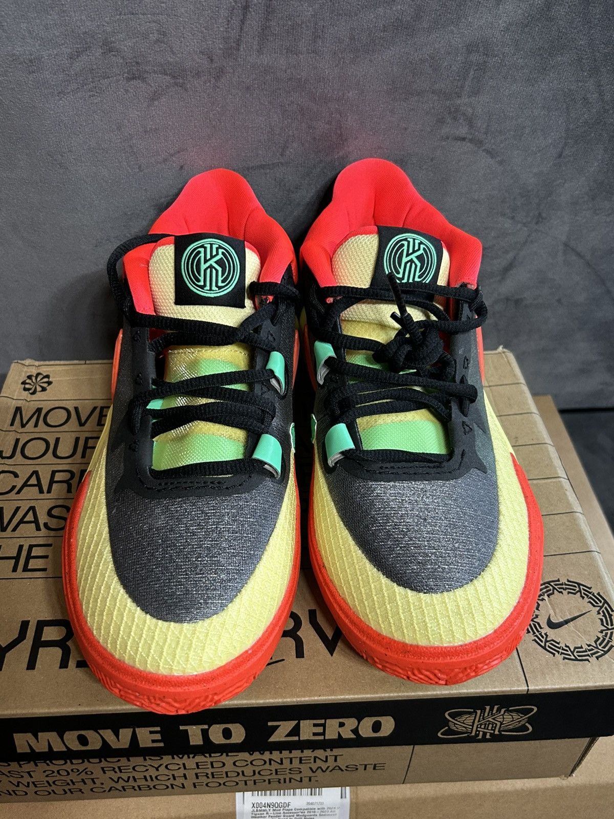 Nike Nike Kyrie 8 Go (GS) Black/Lemon Chiffon New in Box Size US 5.5 / EU 38 - 1 Thumbnail