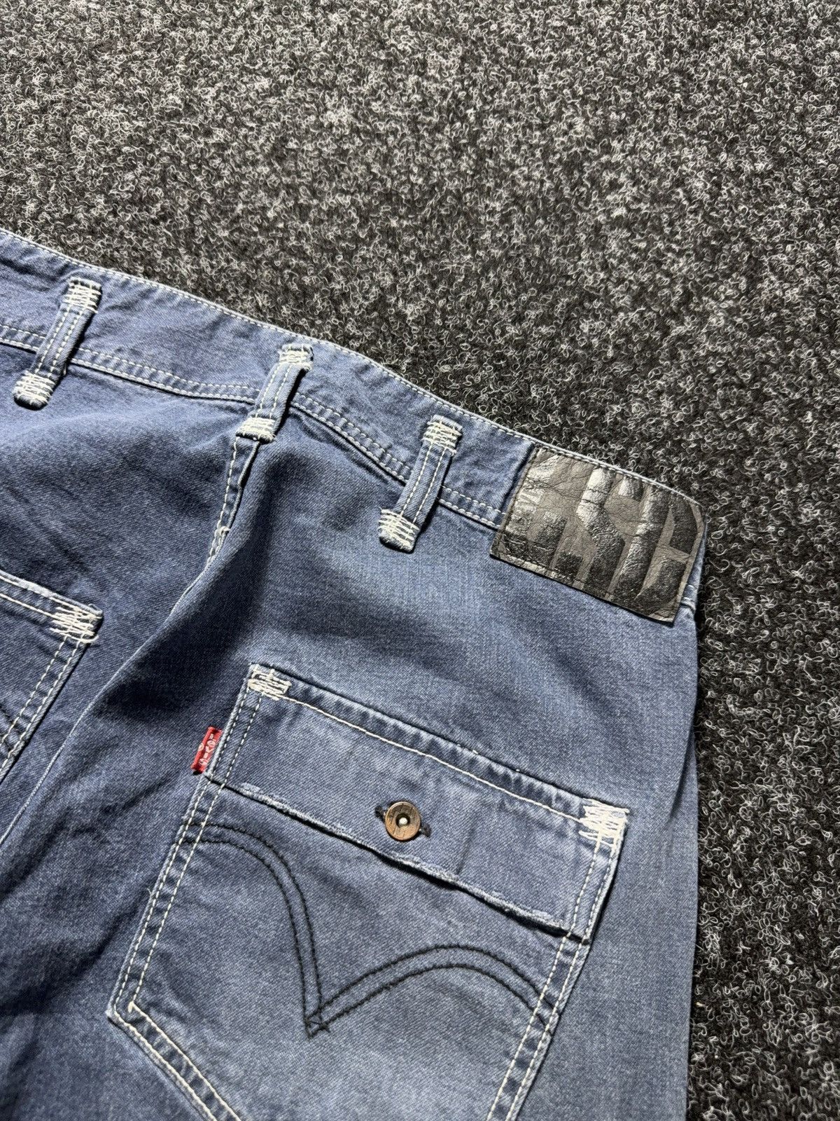 Levi's 00s Vintage Levi’s 880 Baggy Workwear Light Wash Denim Jeans Size US 31 - 19 Thumbnail