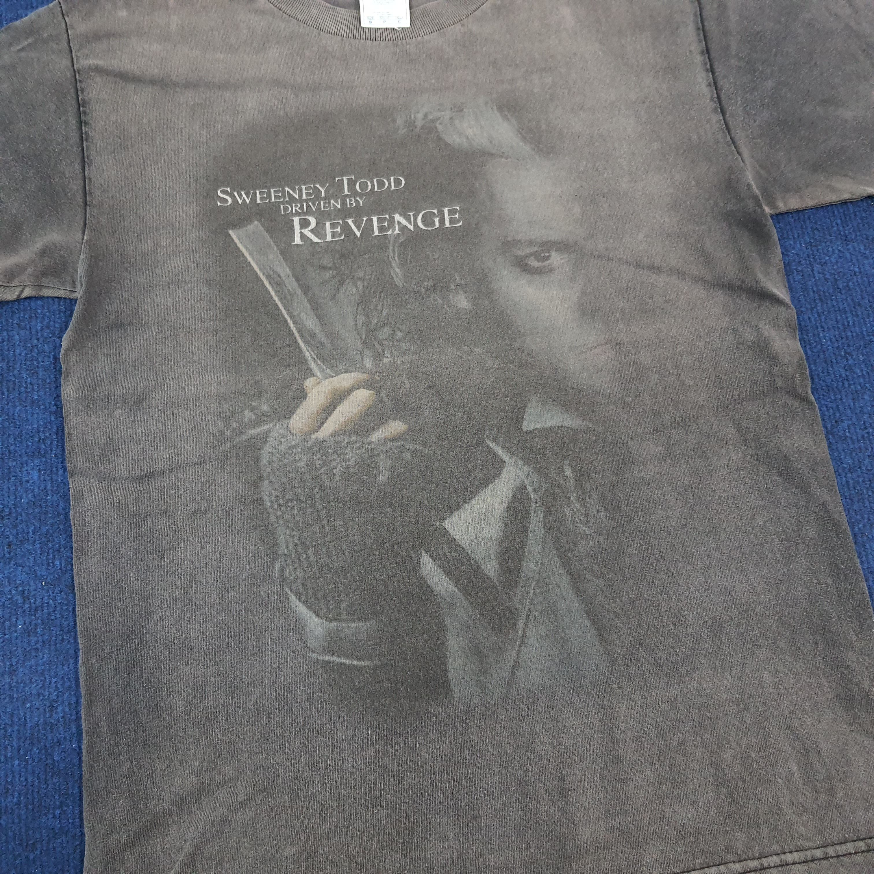 Vintage Vintage Sweeney Todd The Demon Barber of Fleet Street Tshirt Size US S / EU 44-46 / 1 - 2 Thumbnail