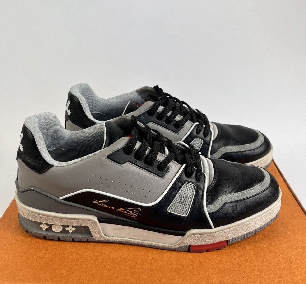 Louis Vuitton x Virgil Abloh LV Low Trainer OG Black SS19 LOUIS VUITTON LV Virgil Abloh Authentic Trainer Sneakers  main image 2