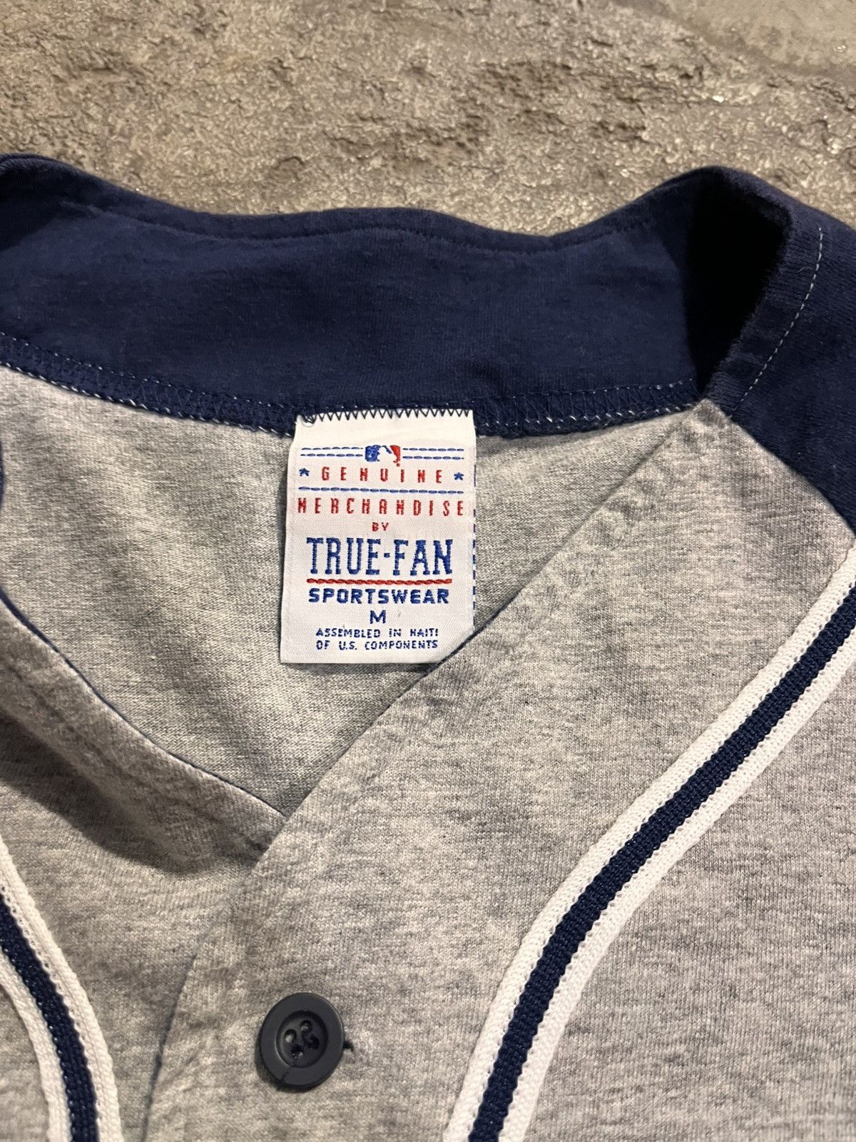 Other 1998 True Fan Derek Jeter New York Yankees MLB Jersey SZ M Size US M / EU 48-50 / 2 - 5 Thumbnail