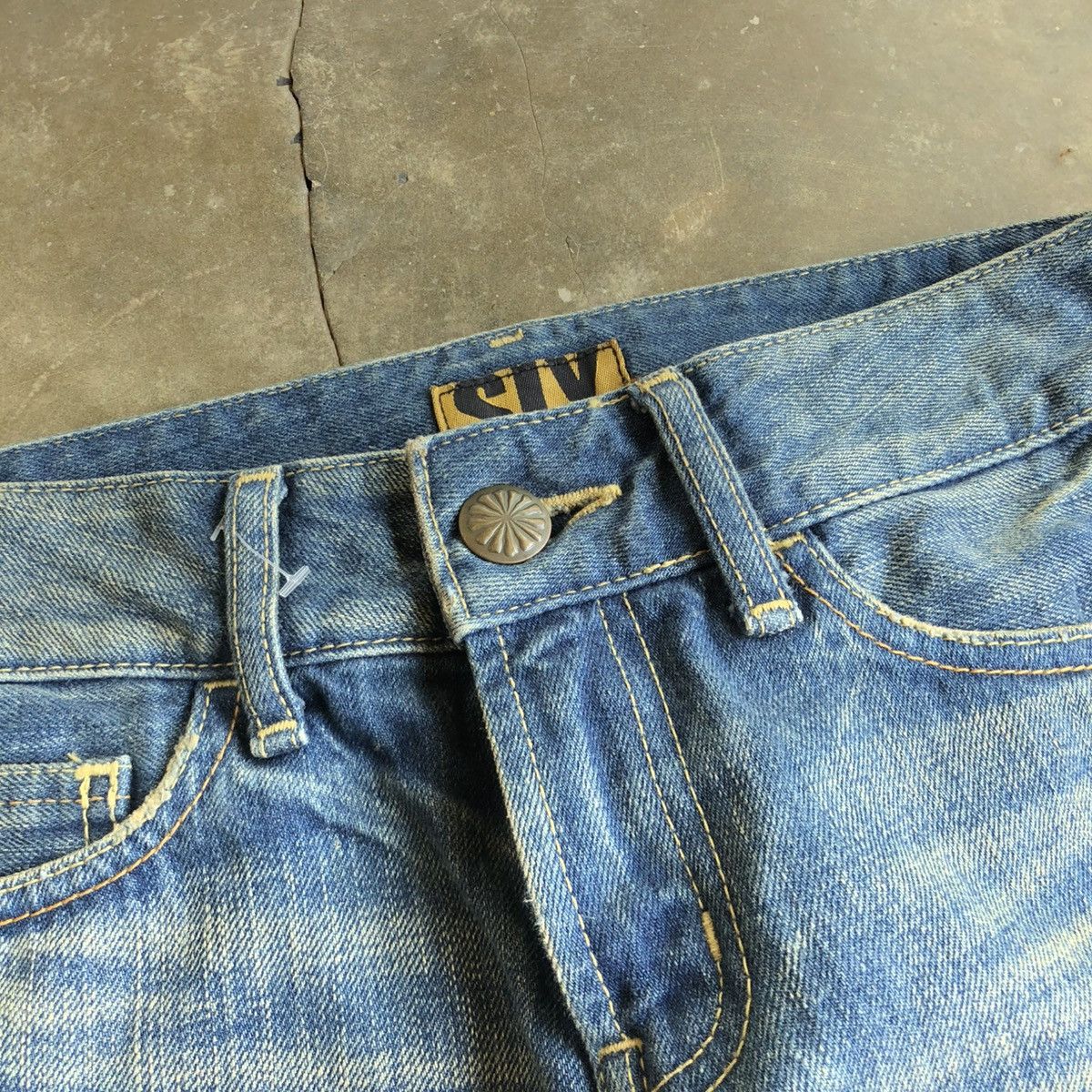 Japanese Brand 🇯🇵 2000s SLY Japan Ripped Bootcut Denim Jeans Pants Blue Wash Size US 26 / EU 42 - 7 Thumbnail