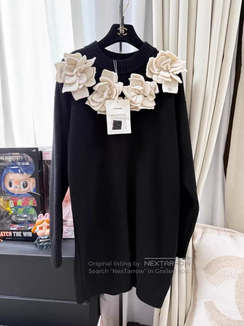 Chanel Chanel Three-dimensional camellia collar long-sleeved dres Size XS / US 0-2 / IT 36-38 - 1 Thumbnail