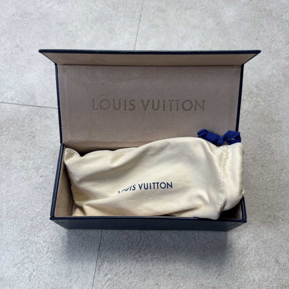 Louis Vuitton Louis Vuitton Z1190E Pilot Rainbow Blue Sunglasses Size ONE SIZE - 8 Thumbnail