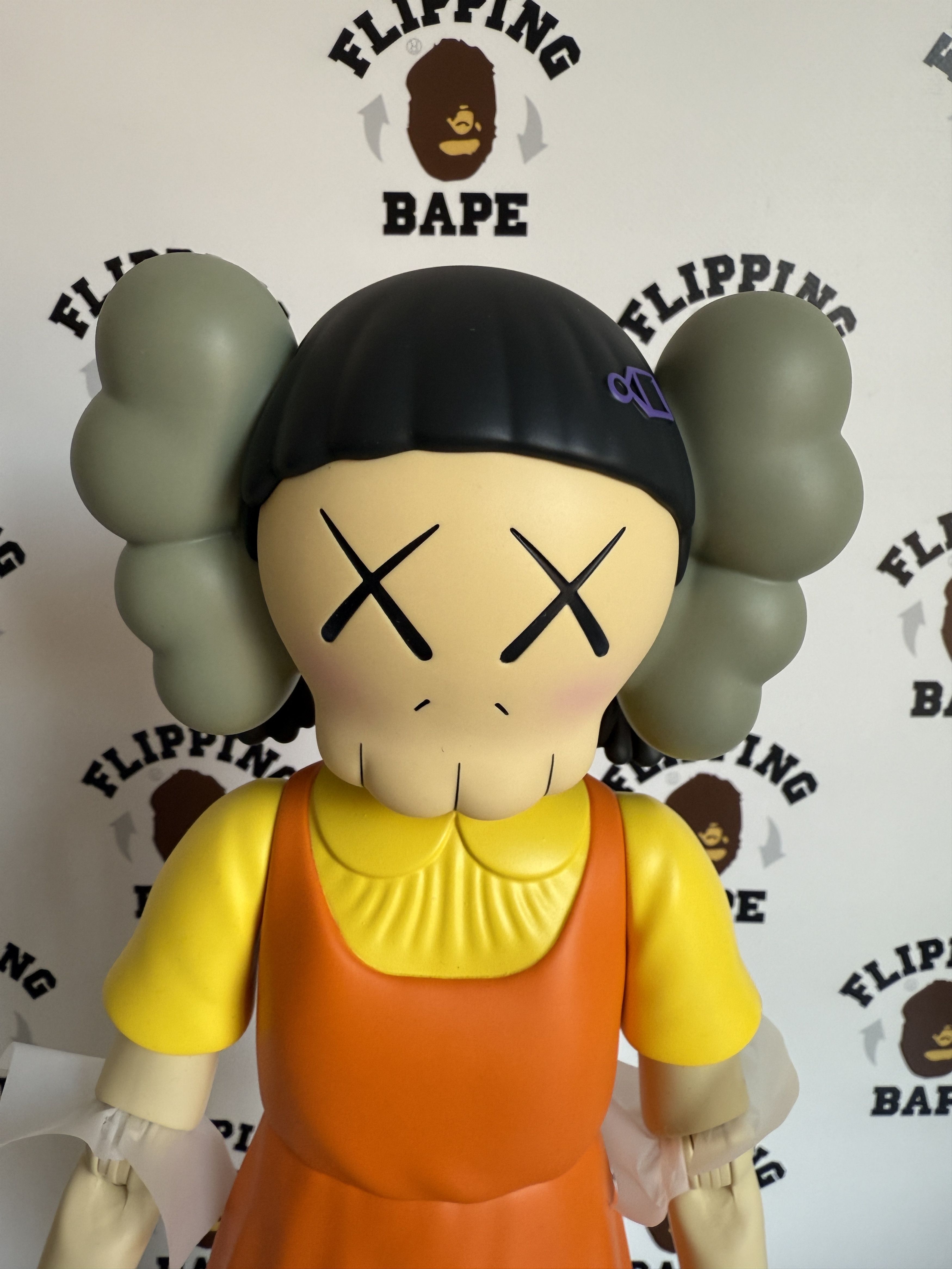 Kaws KAWS YOUNG-HEE Figure (Coloured) Size ONE SIZE - 4 Thumbnail