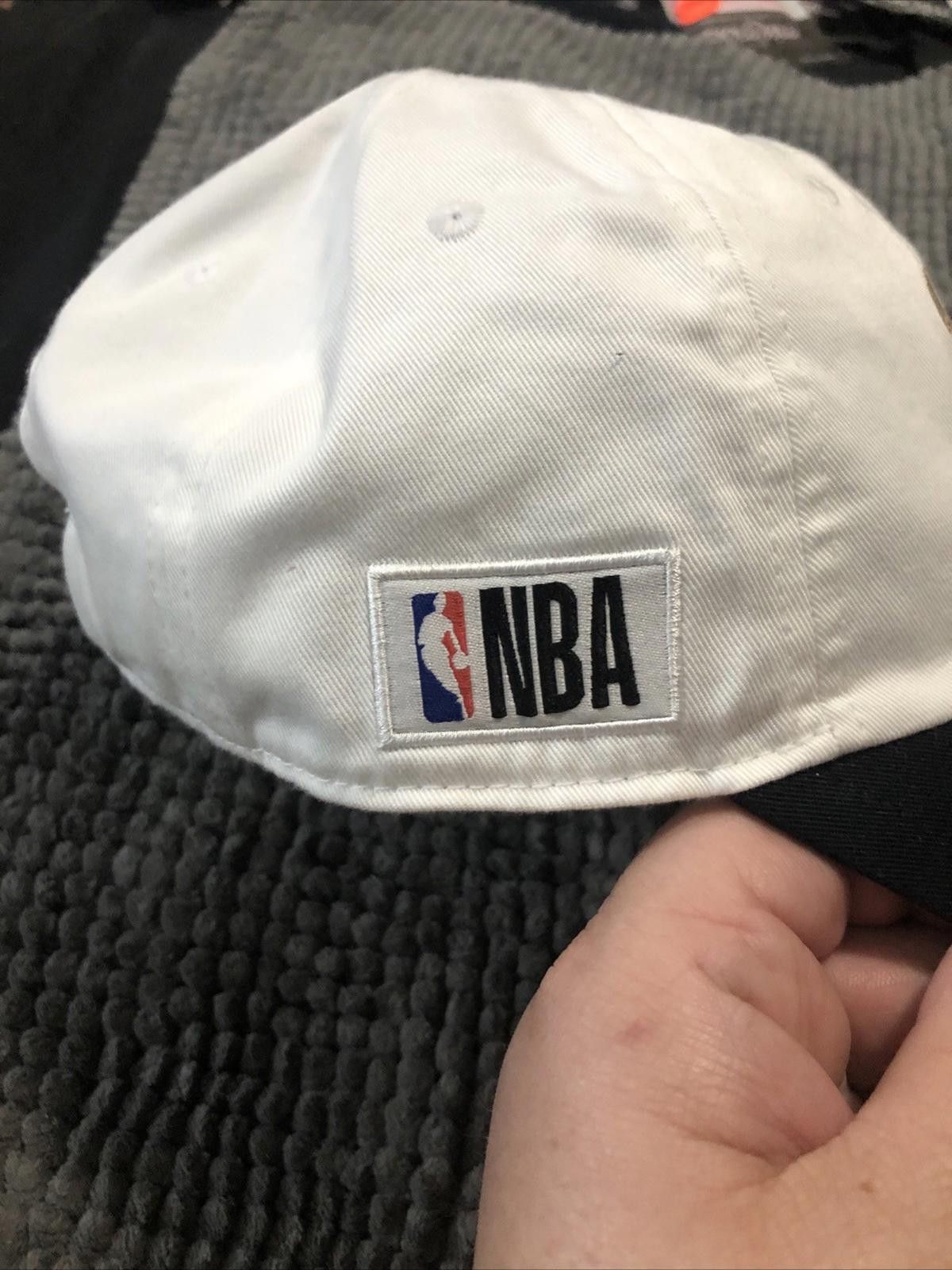 Nike Chicago Bulls Nike Adult White Club Cap M/L NWT Size ONE SIZE - 4 Thumbnail