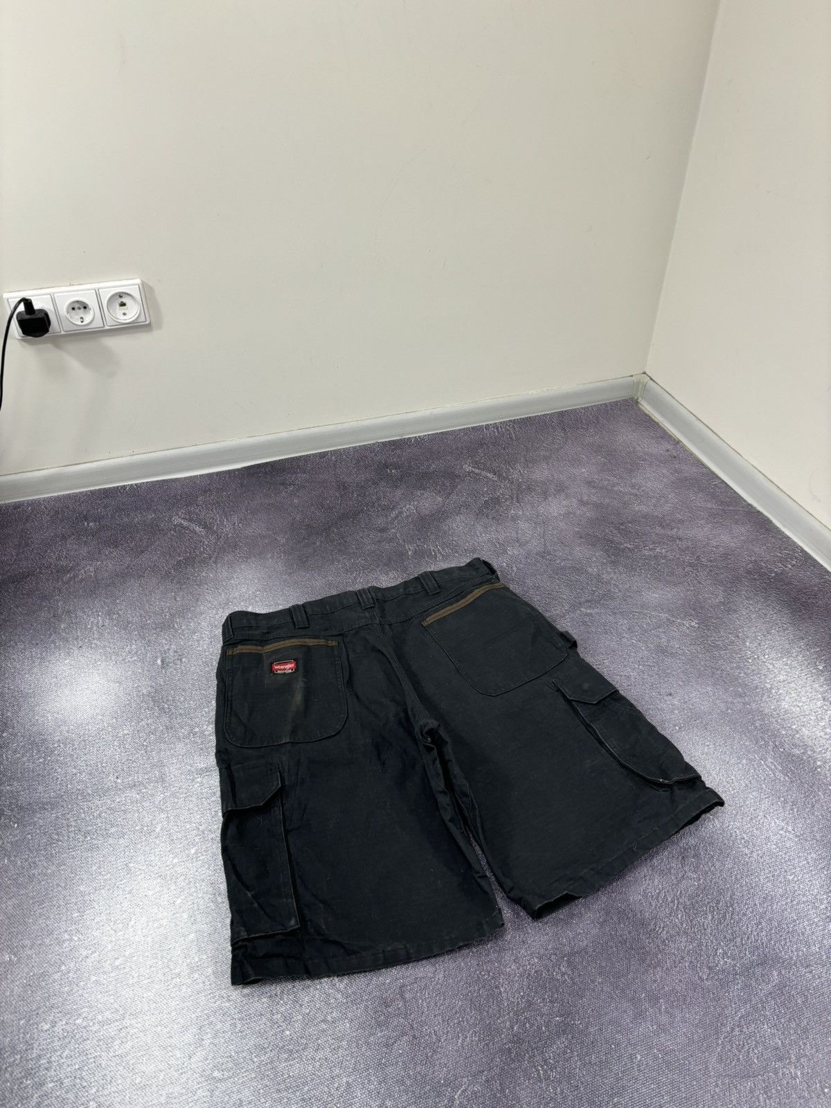 Wrangler Vintage Wrangler Workwear USA Utility Black Cargo Shorts Size US 36 / EU 52 - 13 Thumbnail