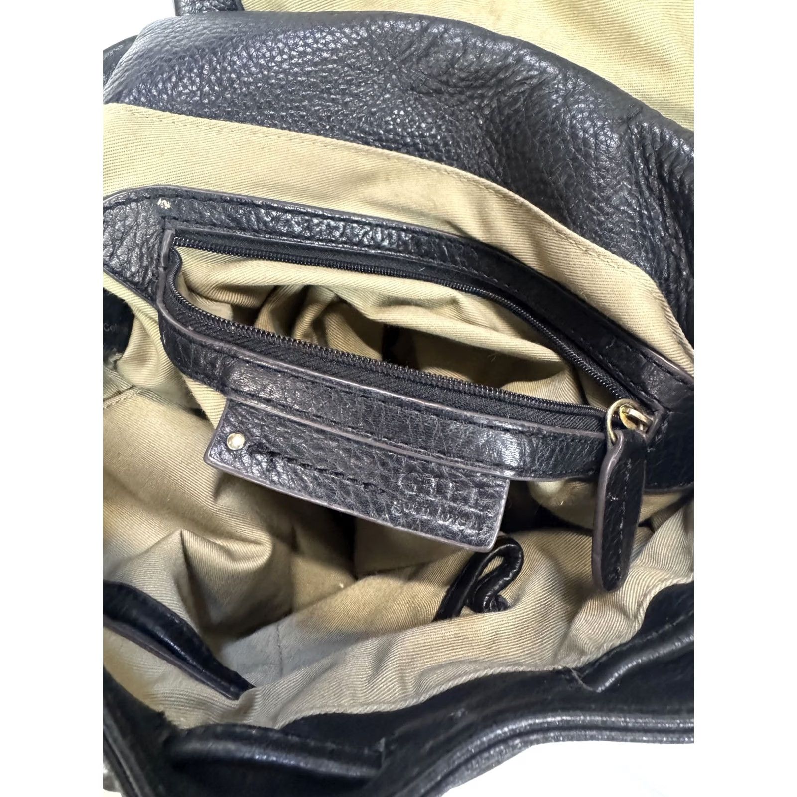 Vintage G.I.L.I. Black Genuine Leather Flap Hobo Shoulder Bag Backpack Convertible Gold Size ONE SIZE - 6 Thumbnail