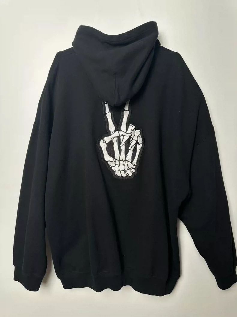 Balenciaga Balenciaga Smiley Printed Long Sleeve Sweatshirt Size US M / EU 48-50 / 2 - 2 Thumbnail