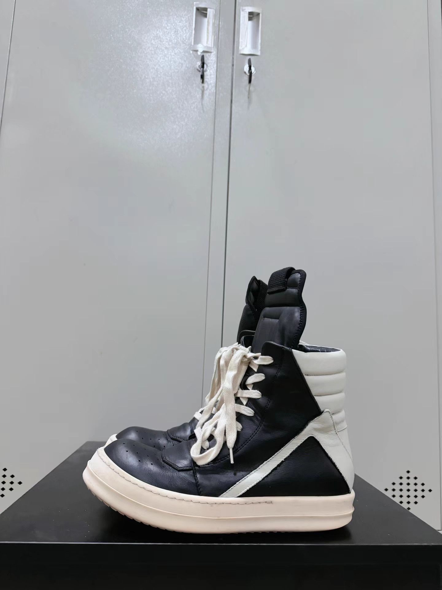 Rick Owens Rick Owens black and white leather casual shoes Size US 7 / IT 37 - 6 Thumbnail