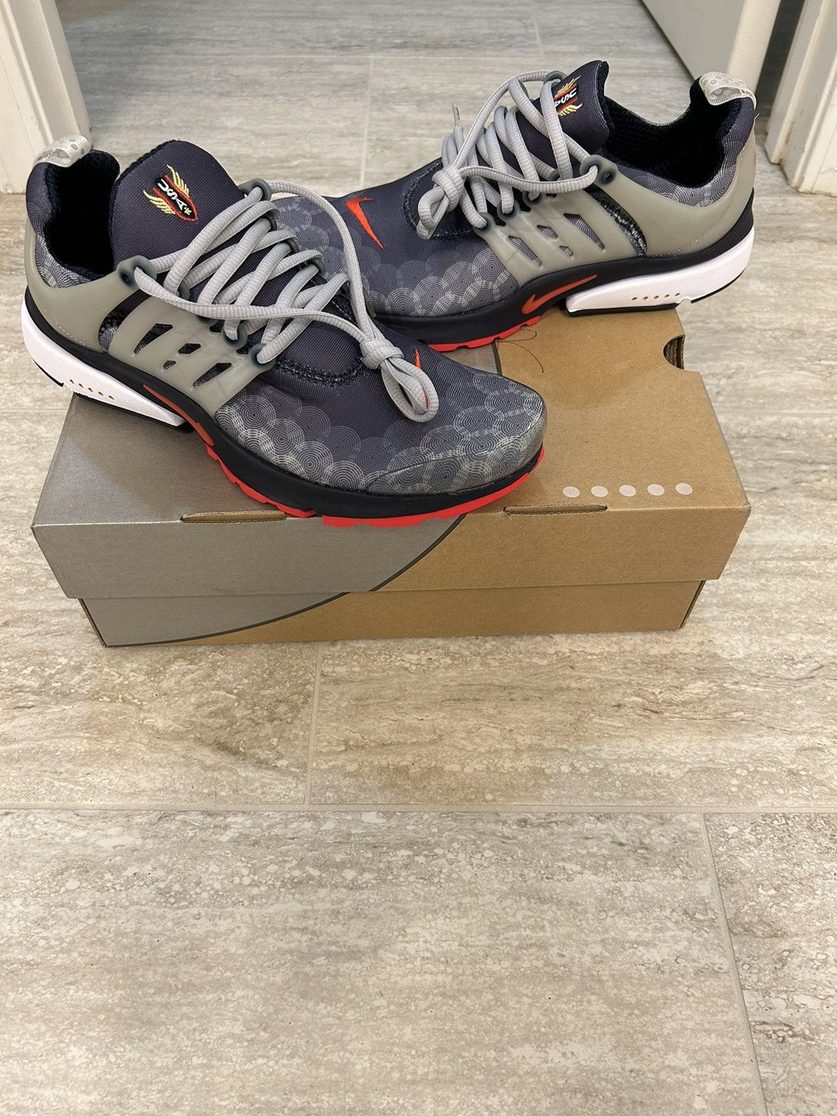 Nike Nike Air Presto Dark Obsidian/Comet Red Mens Size US 10.5 / EU 43-44 - 1 Thumbnail