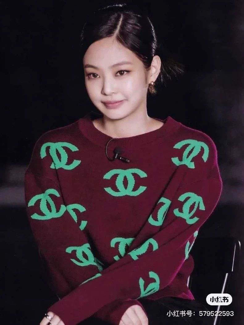 Chanel Chanel Full logo sweater Size XS / US 0-2 / IT 36-38 - 1 Thumbnail