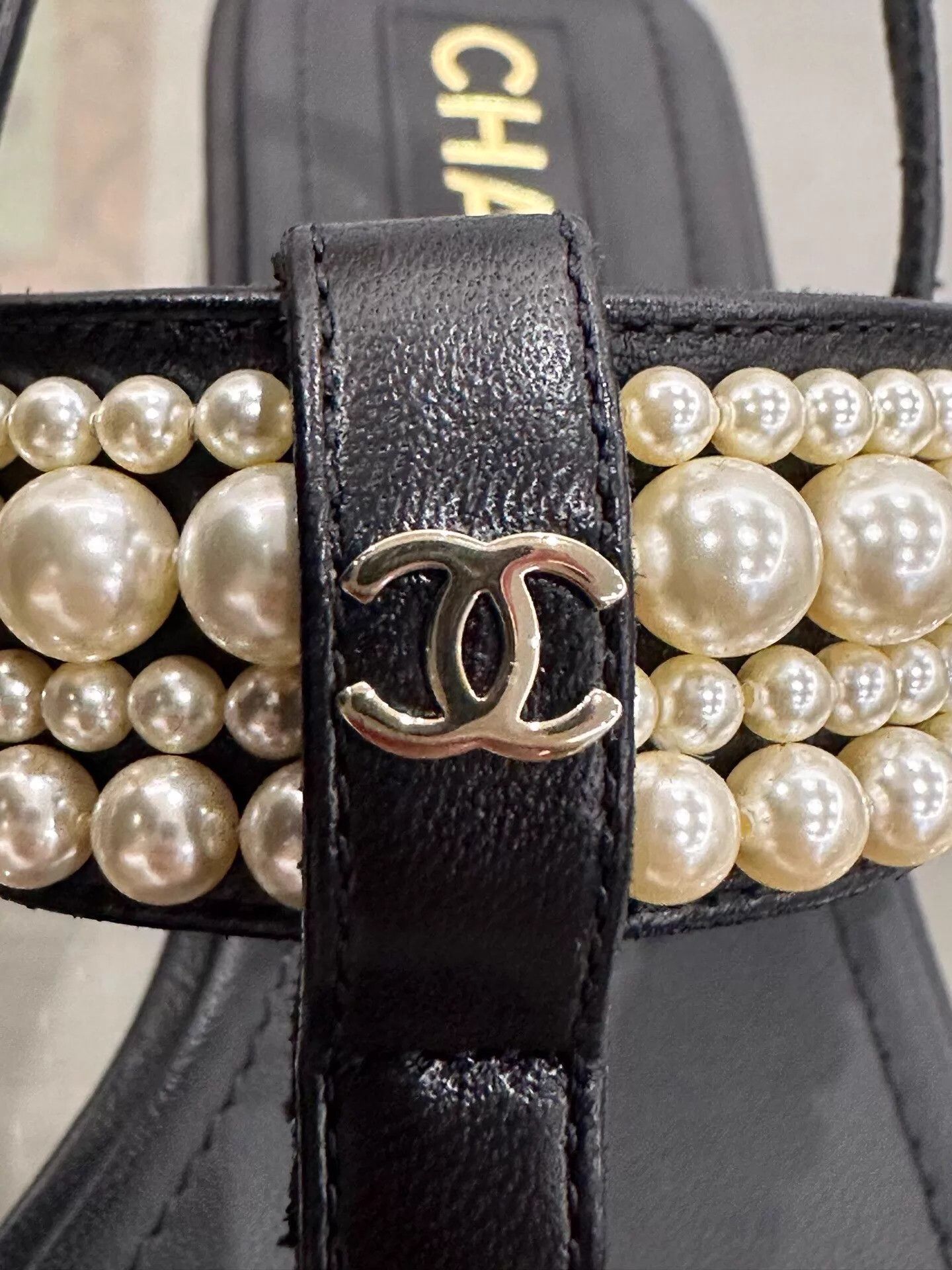 Chanel CHANEL CC Pearl Logo Black Thong Sandals Women's 36.5 Size US 6 / IT 36 - 7 Thumbnail