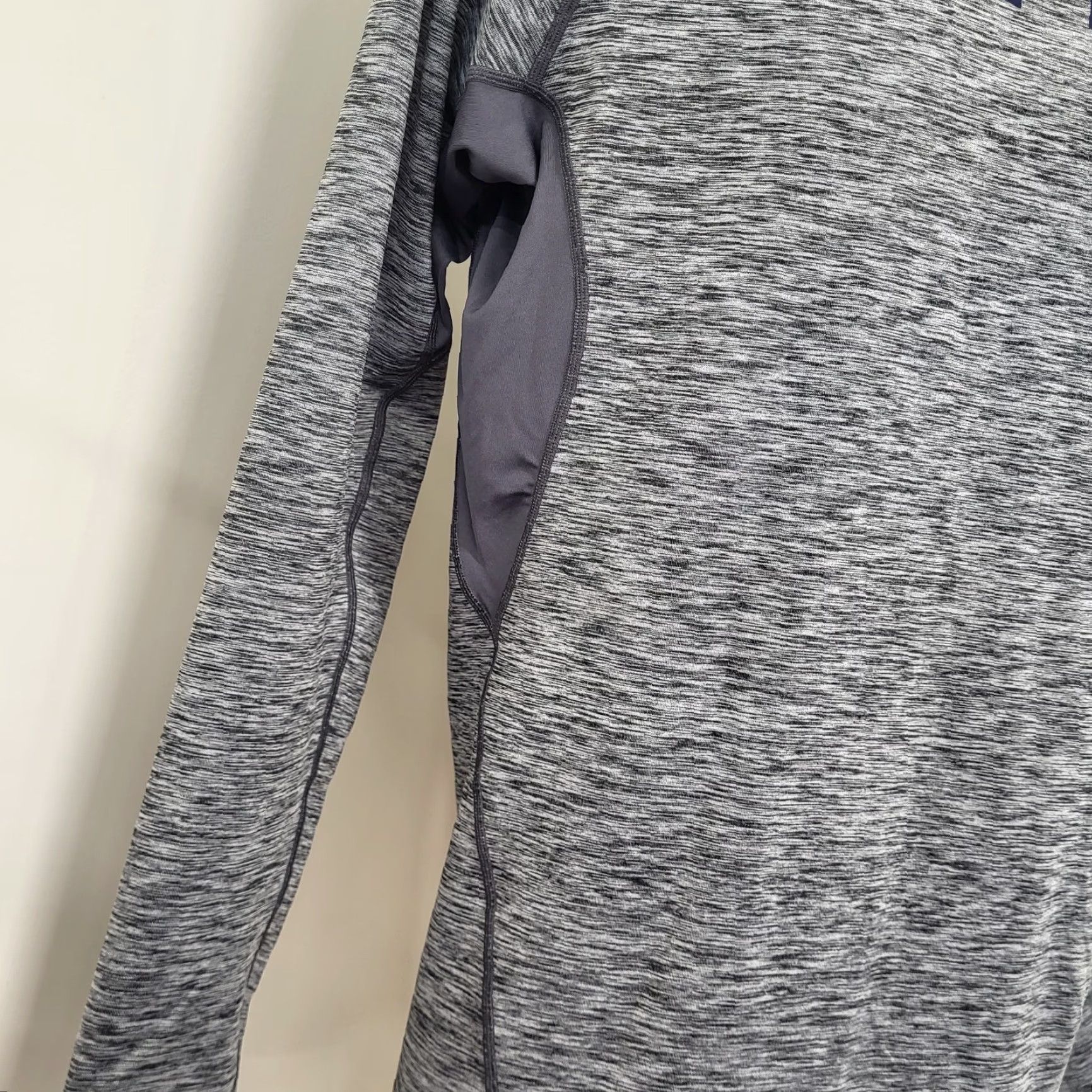 Under Armour Under Armour Heatgear Compression Shirt Men's 2XL Heather Gray Long Sleeve Raglan Sleeve Breathable Moisture Wicking Quick Dry Athletic Size US XXL / EU 58 / 5 - 5 Thumbnail