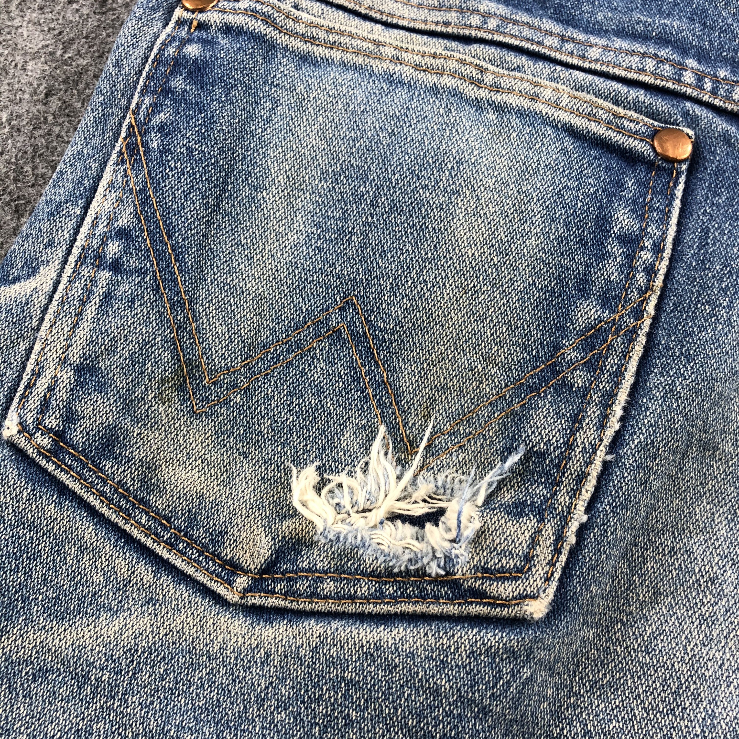 Vintage Vintage Blue Wash Wrangler Jeans-J2163 Size US 33 - 9 Thumbnail