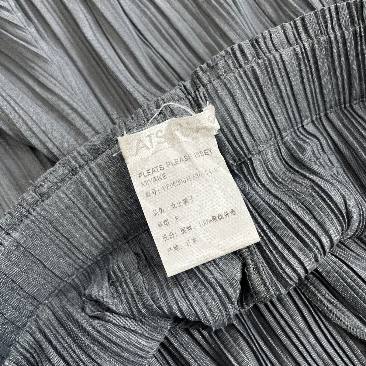 Homme Plisse Issey Miyake Vintage Pleats Please Issey Miyake Wide Leg Pants Dark Gray Size US 26 / EU 42 - 12 Thumbnail