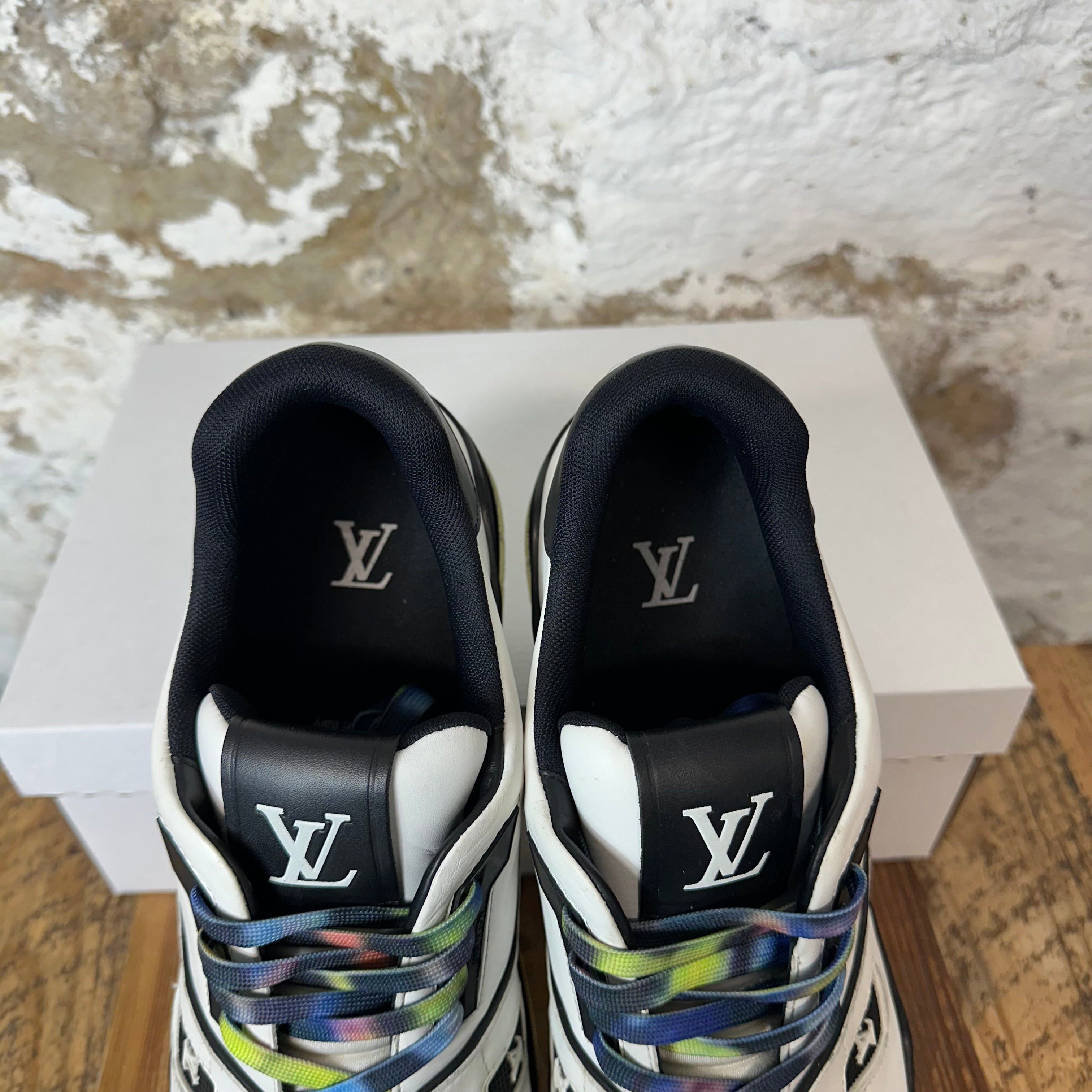 Louis Vuitton Louis Vuitton White Multicolor Trainer Sneaker Sz 12.5 11LV Size US 12.5 / EU 45-46 - 4 Thumbnail