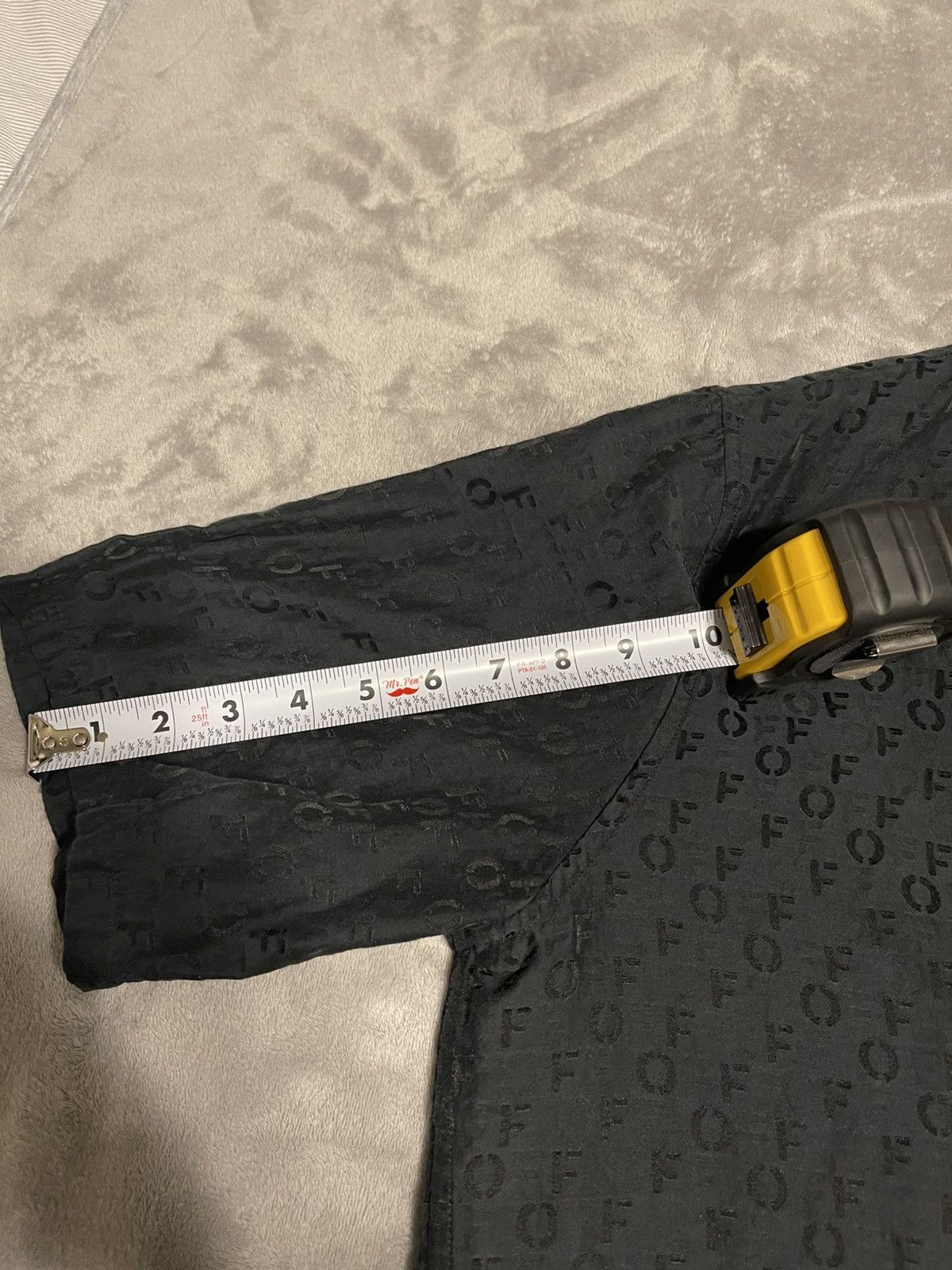 Off-White × Virgil Abloh OFF-WHITE LOGO JACQUARD CAMP COLLAR TEXTURED SHIRT SIZE L Size US L / EU 52-54 / 3 - 7 Thumbnail