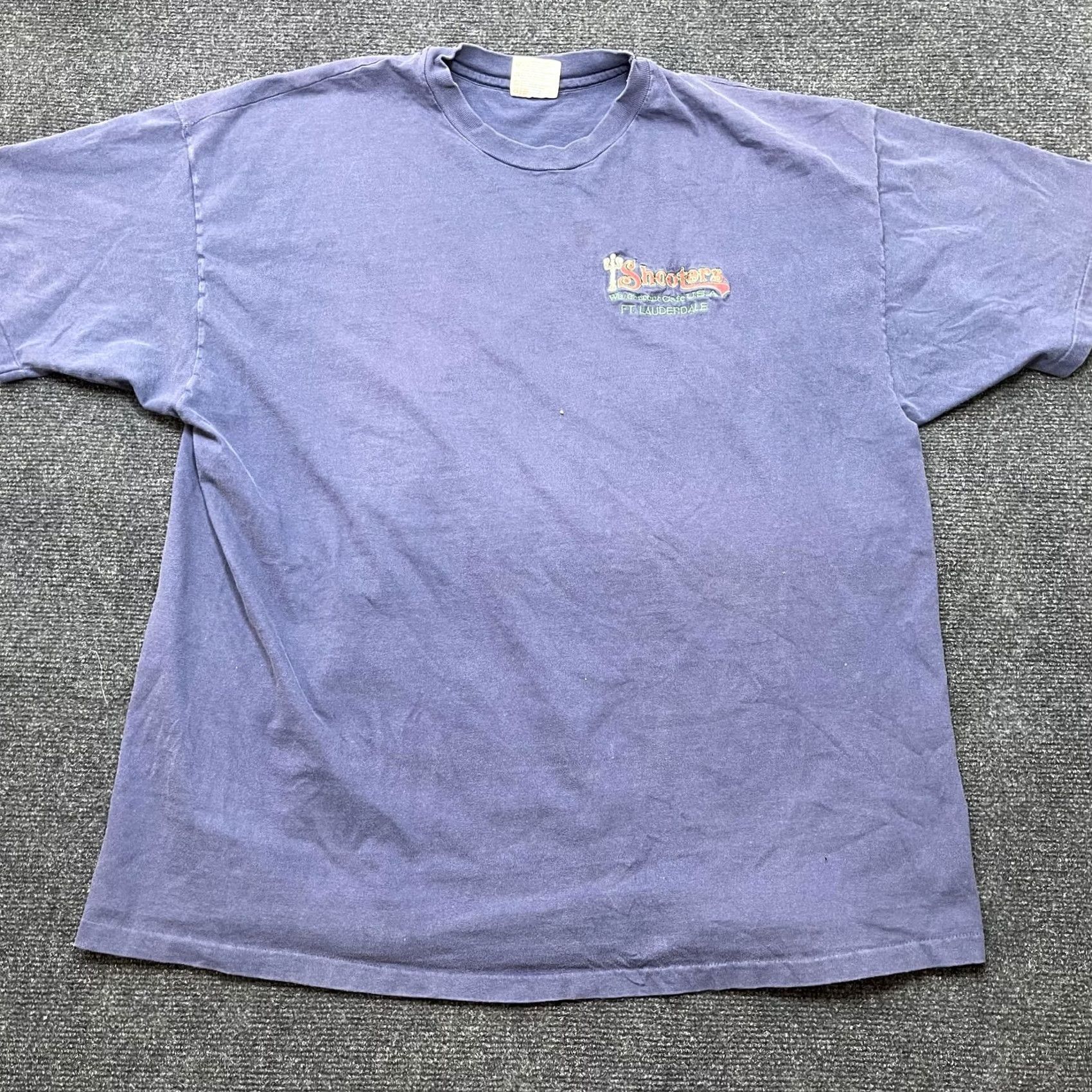 Hanes VINTAGE 90s Shooters Waterfront Cafe Shirt Mens 2XL Blue Ft Lauderdale T-Shirt Size US XXL / EU 58 / 5 - 2 Thumbnail
