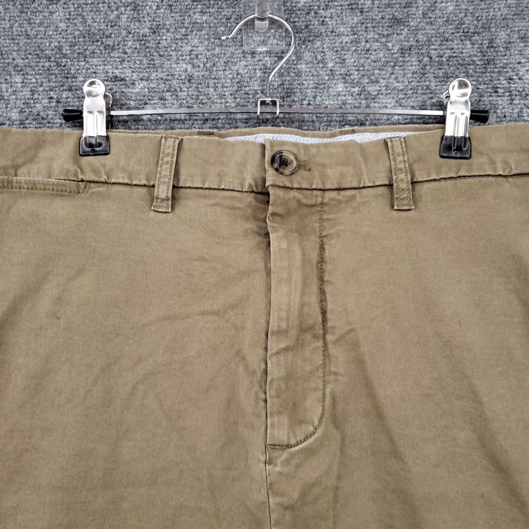 Tommy Hilfiger Tommy Hilfiger Shorts Mens 42 Brown Bermuda Mid Rise Zip Fly Cotton Chino Size US 42 / EU 58 - 3 Thumbnail