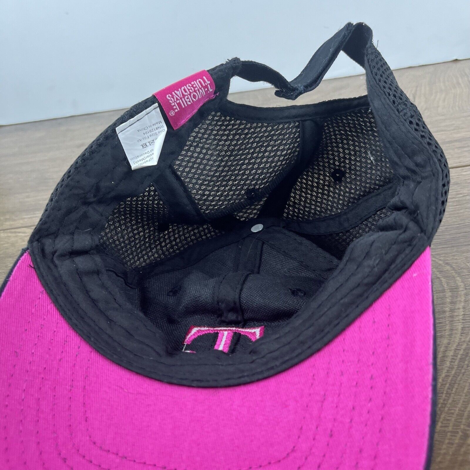 Other T Mobile Black Hat T Mobile Baseball Adjustable Hat Black Ha Size ONE SIZE - 13 Thumbnail
