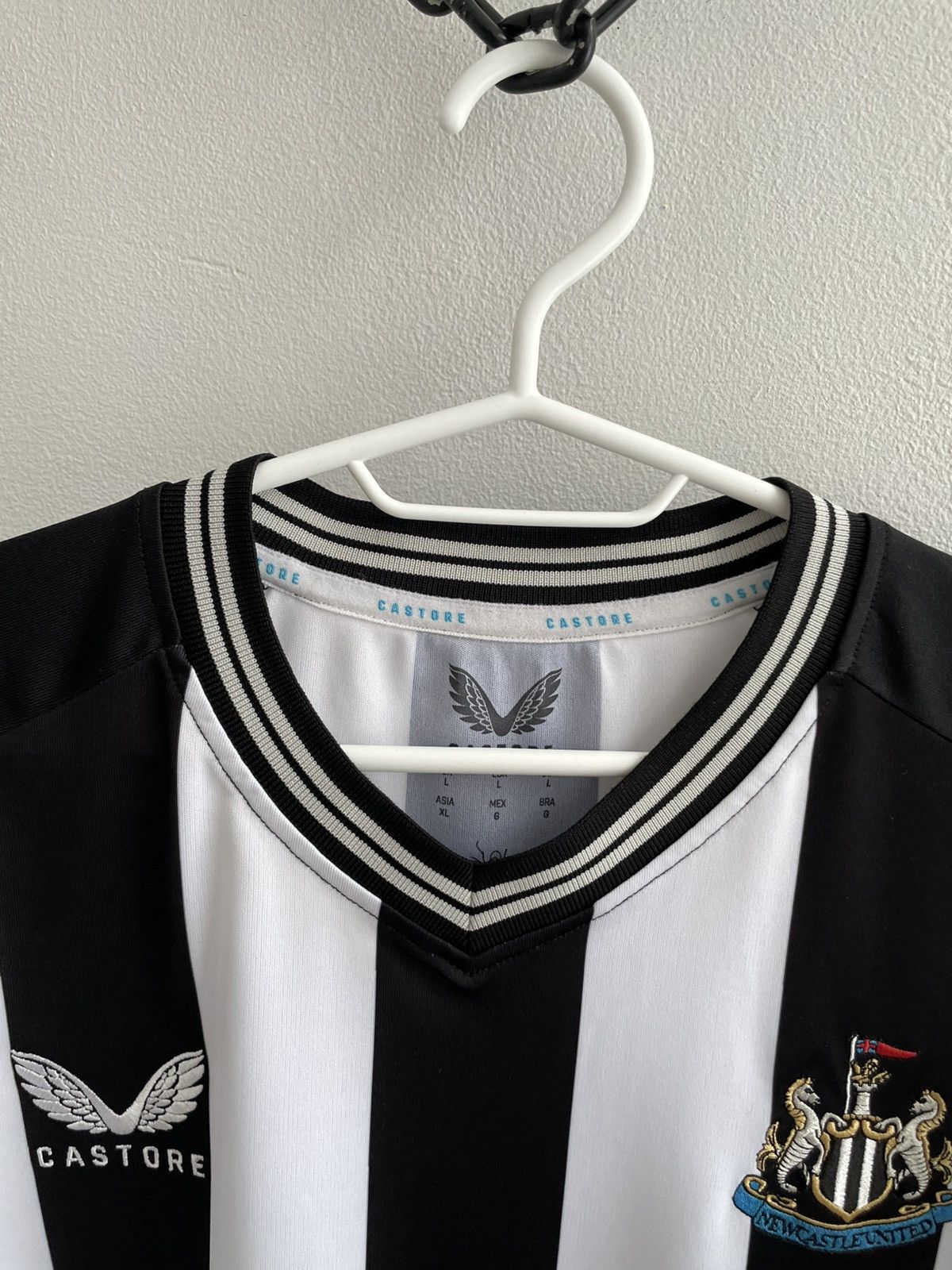 Castore Newcastle United 2023 2024 Home Football Shirt Soccer Jersey Size US L / EU 52-54 / 3 - 10 Thumbnail