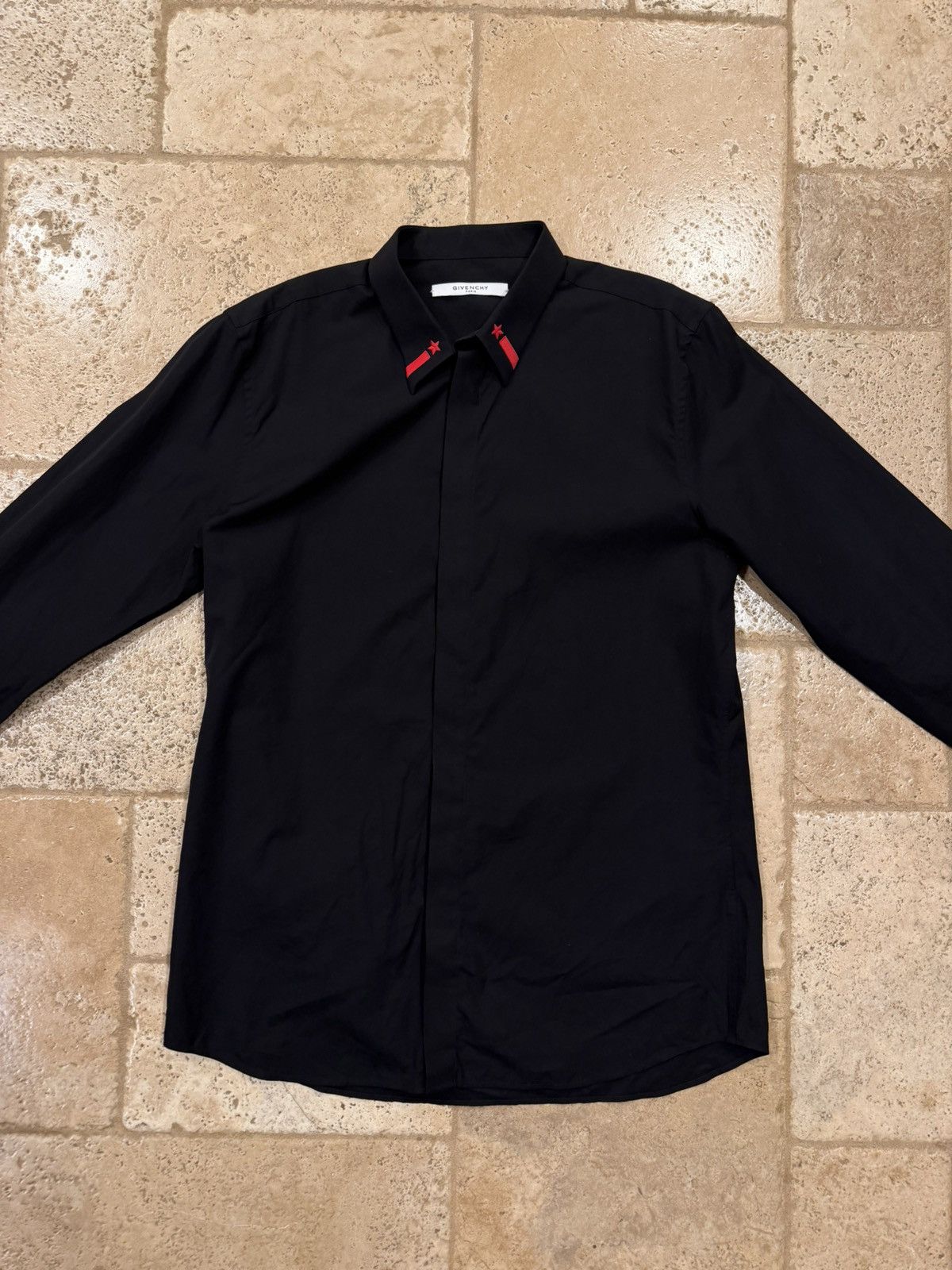 Givenchy Givenchy Red Star Embroidered Collared Black Button Up Shirt Size US L / EU 52-54 / 3 - 3 Thumbnail