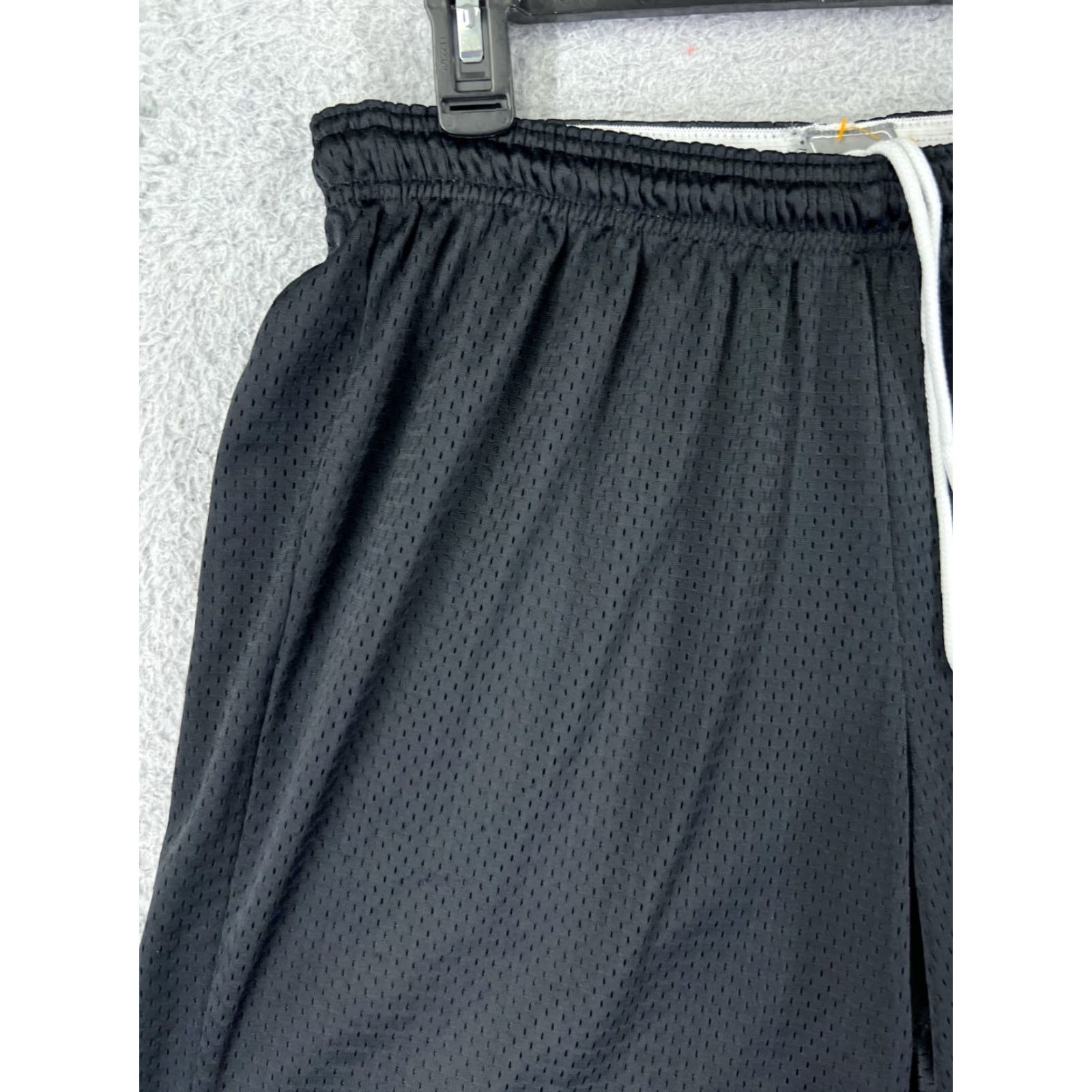 Under Armour Under Armour Shorts Men Large Black Running Lined 100% Polyester Elastic Waist Size US 33 - 6 Thumbnail