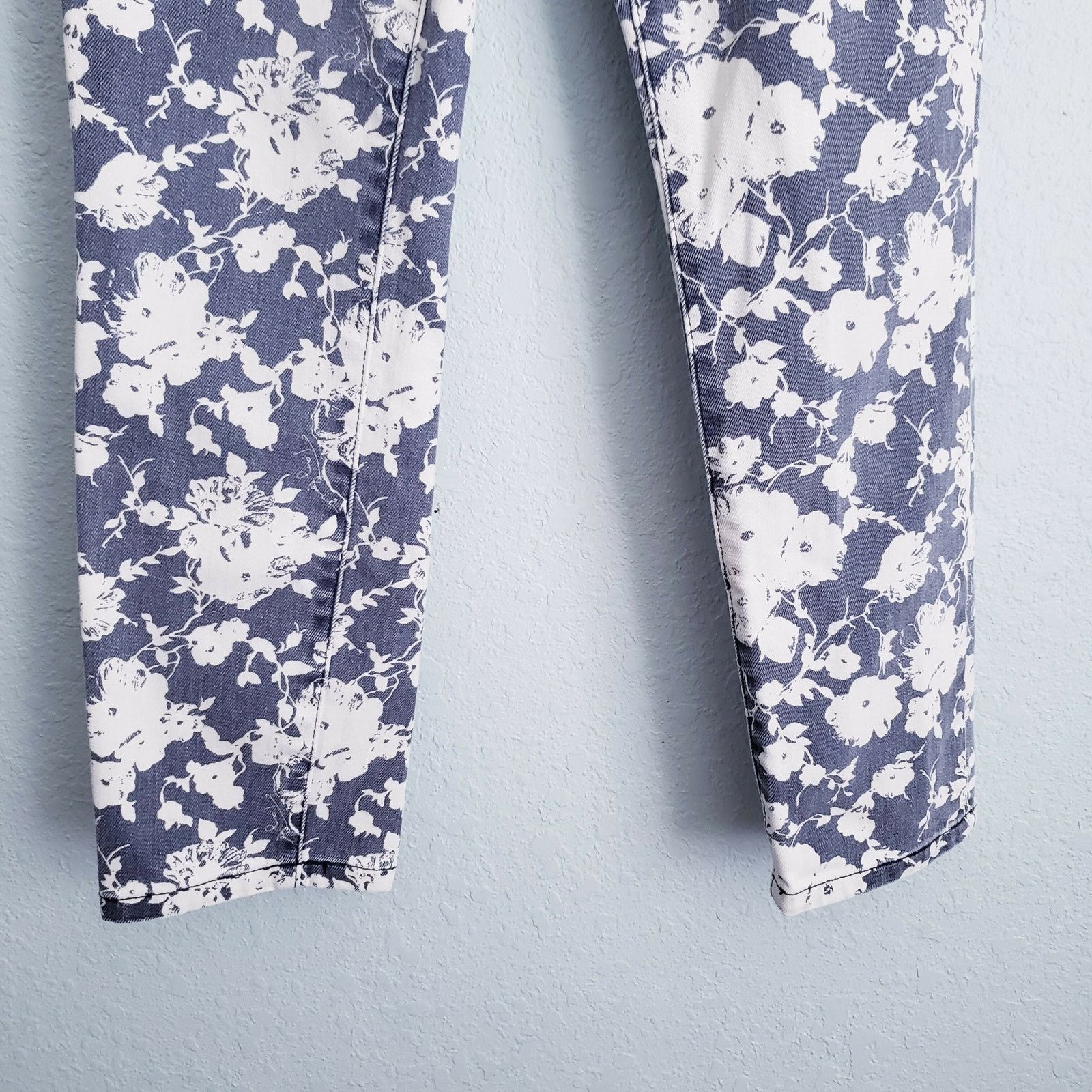 Tory Burch Tory Burch Alexa Cropped Mid-Rise Floral Skinny Jeans Sz 25 Size 25" / US 0 / IT 36 - 4 Thumbnail