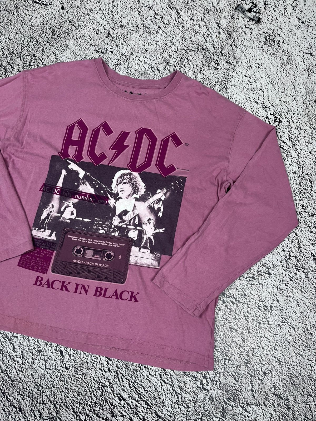 Band Tees Vintage AC/DC pink logo rock band longsleeve size S Size US S / EU 44-46 / 1 - 3 Thumbnail