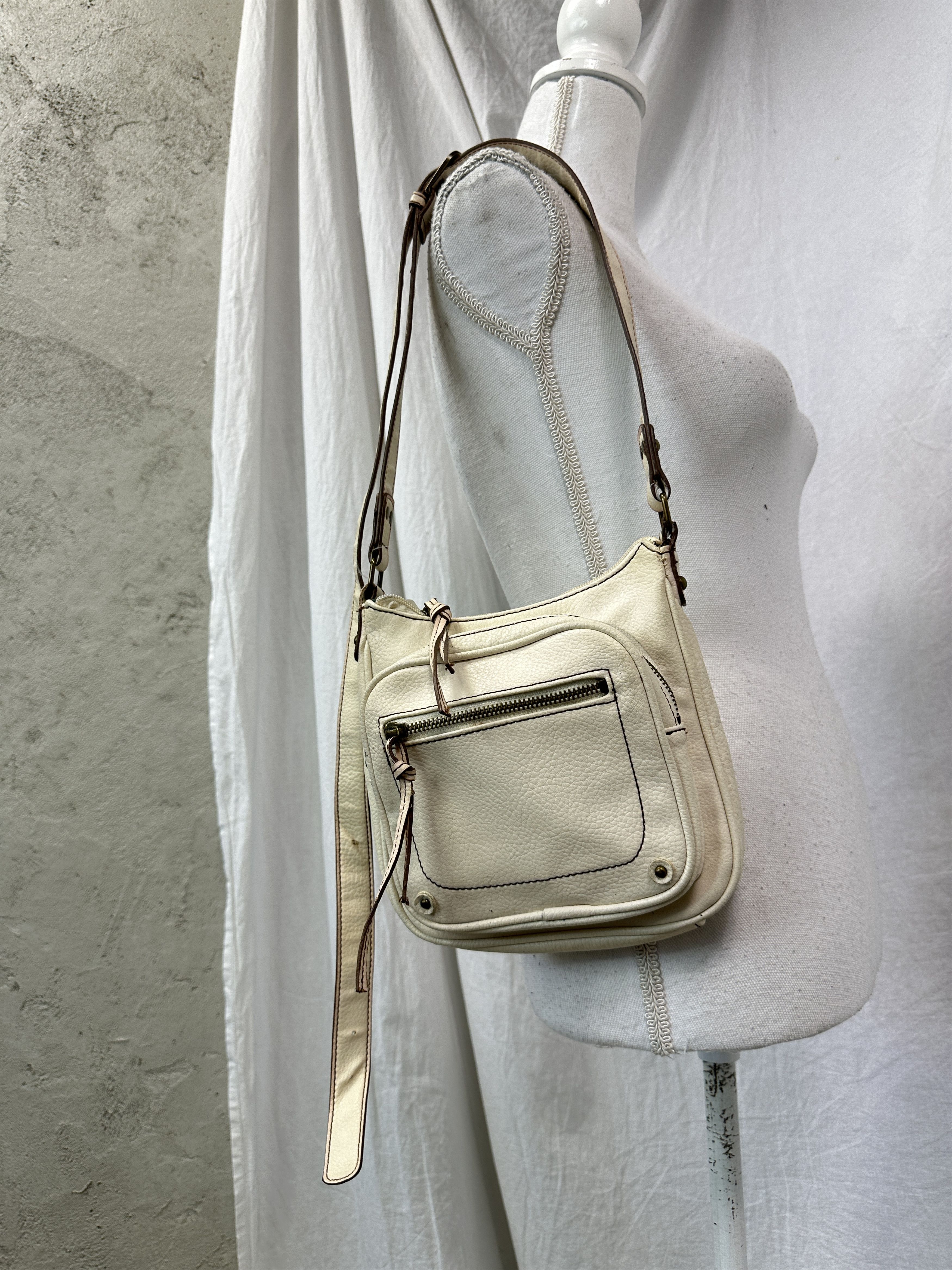 Vintage Vintage Avant Garde Leather Cream Crossbody Bag Y2K Size ONE SIZE - 1 Thumbnail
