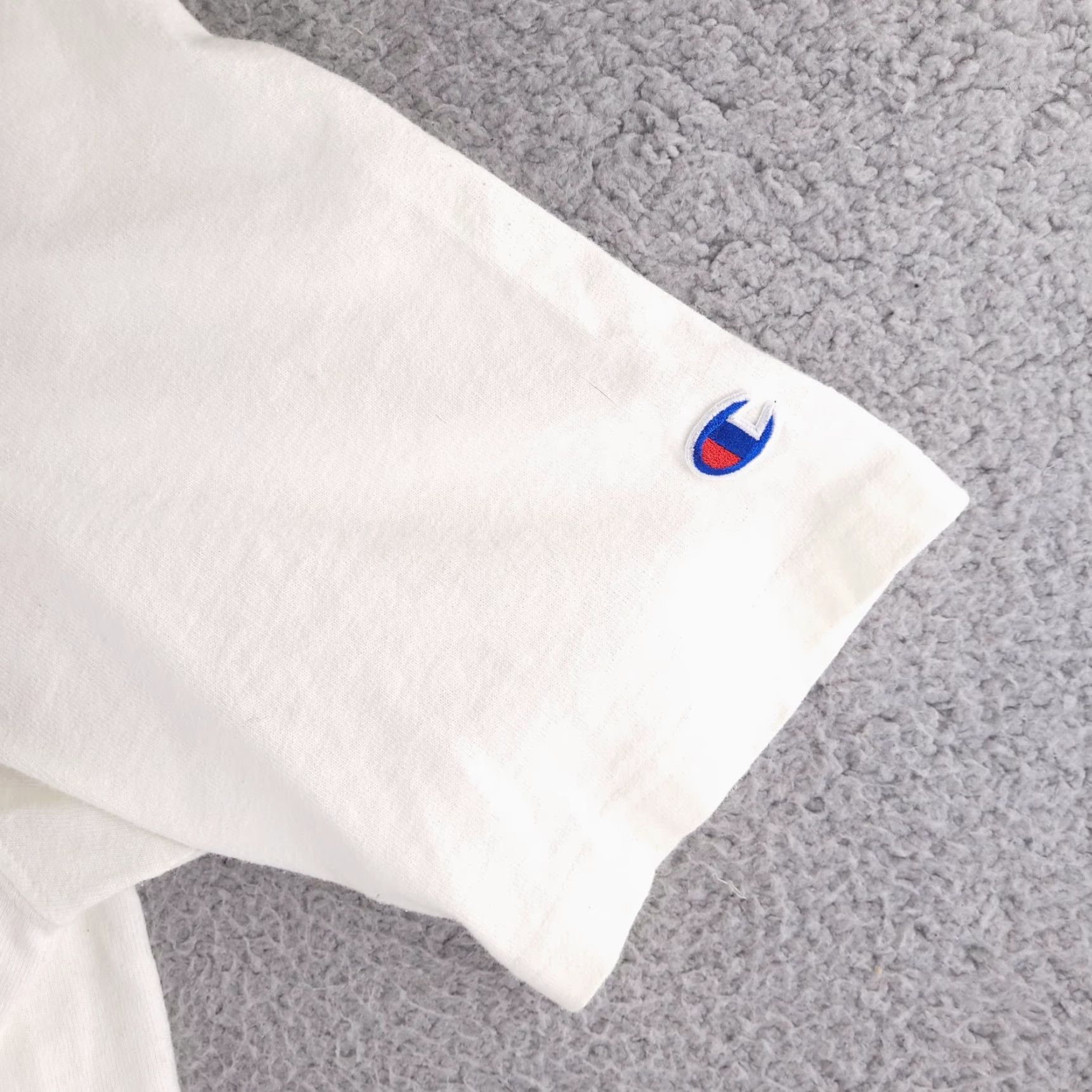 Champion VINTAGE Champion Shirt Mens Small White Crewneck Short sleeve Script Spellout Logo Size US S / EU 44-46 / 1 - 4 Thumbnail