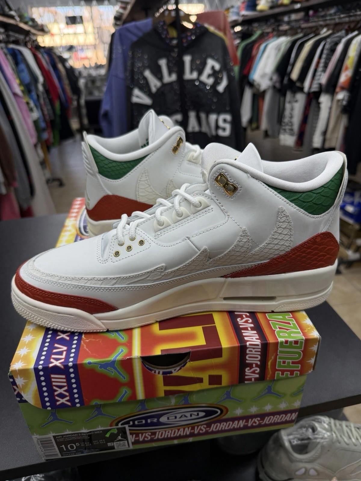Jordan Brand Size 10.5-Men Air Jordan 3 Retro El Vuelo Summit White/ Size US 10.5 / EU 43-44 - 11 Thumbnail