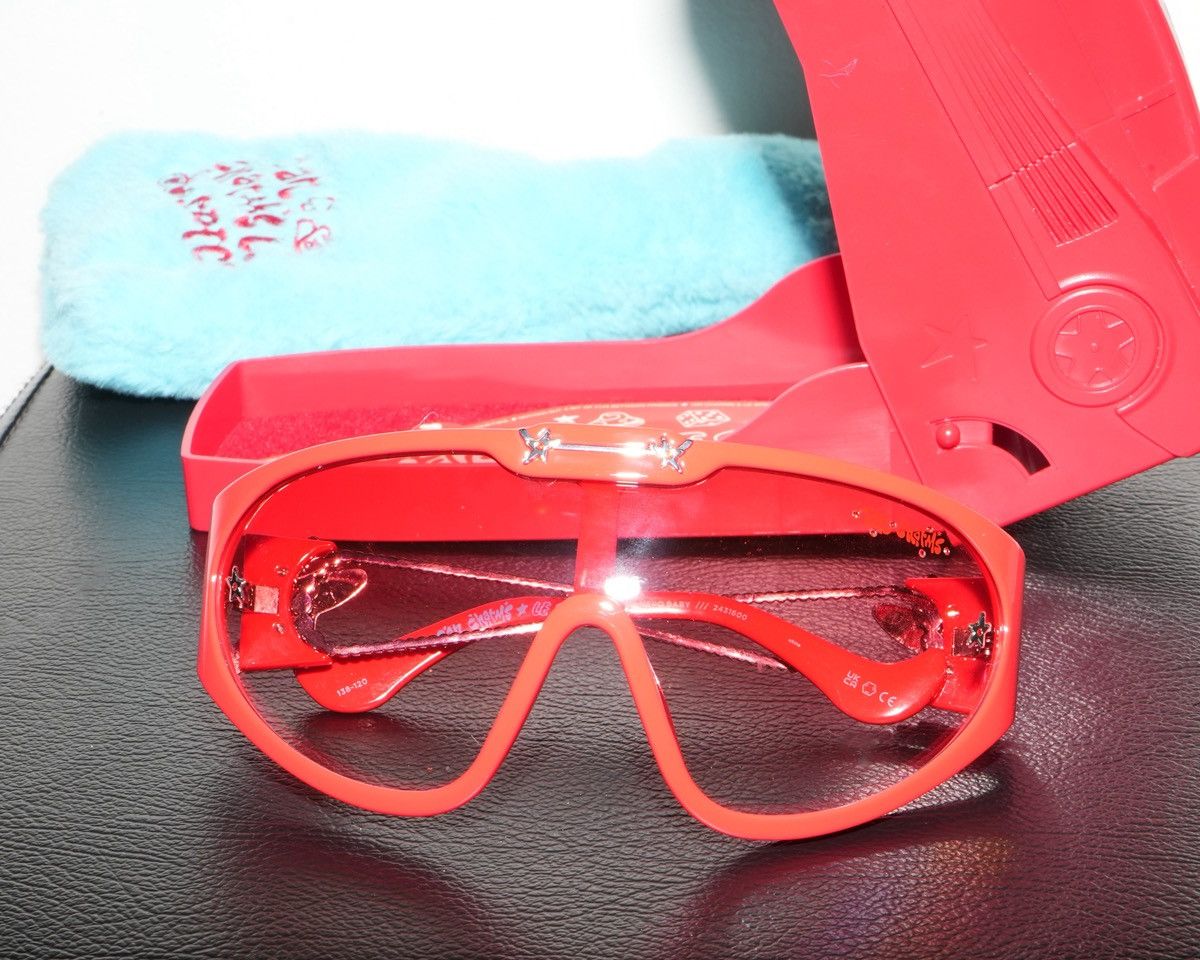 Le Specs Le Specs X Ian Charms Nepo Baby Shield Sunglasses in Red Size ONE SIZE - 1 Thumbnail