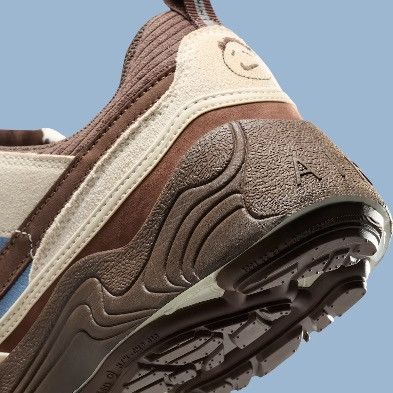 Nike × Travis Scott Travis Scott x Nike Zoom Field Jaxx Leche Blue Size US 11.5 / EU 44-45 - 13 Thumbnail