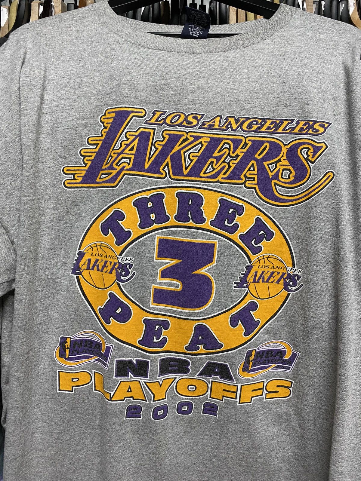 NBA Vintage 00’ Los Angeles Lakers 3 Peat Championship Shirt 2XL Size US XXL / EU 58 / 5 - 2 Thumbnail
