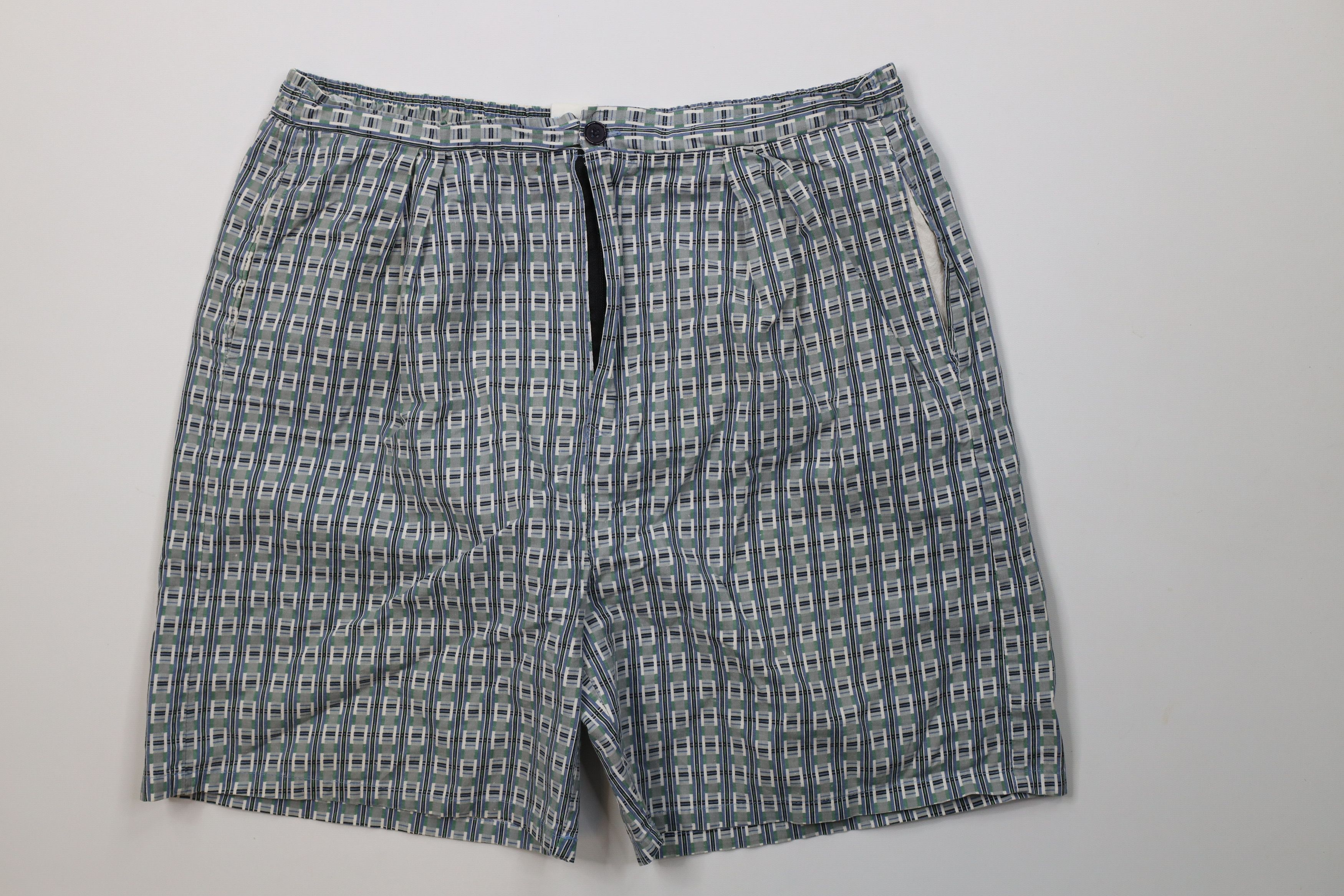 Vintage Vintage 90s Streetwear Geometric Lined Shorts Swim Trunks Size US 34 / EU 50 - 1 Thumbnail