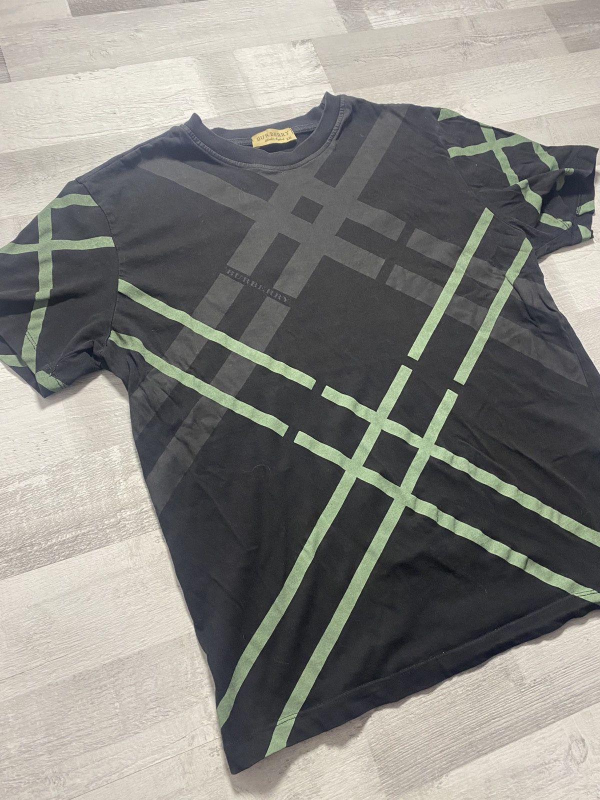 Burberry Burberry London Nova Check Graphic T-Shirt Black Size XXL Size US XL / EU 56 / 4 - 2 Thumbnail