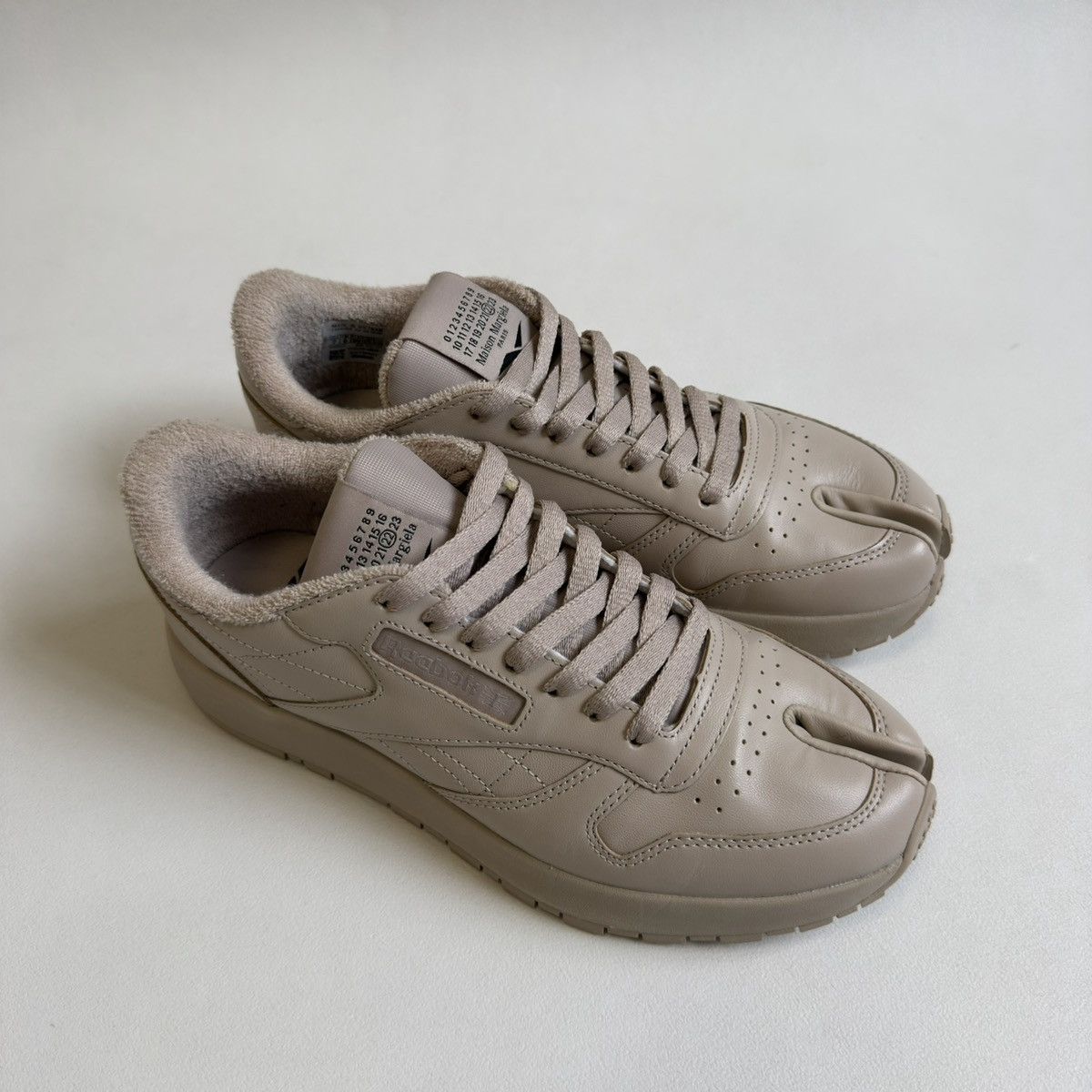 Maison Margiela × Reebok Beige Leather ‘Project 0 CL’ Tabi Sneakers Size US 9 / IT 39 - 6 Thumbnail