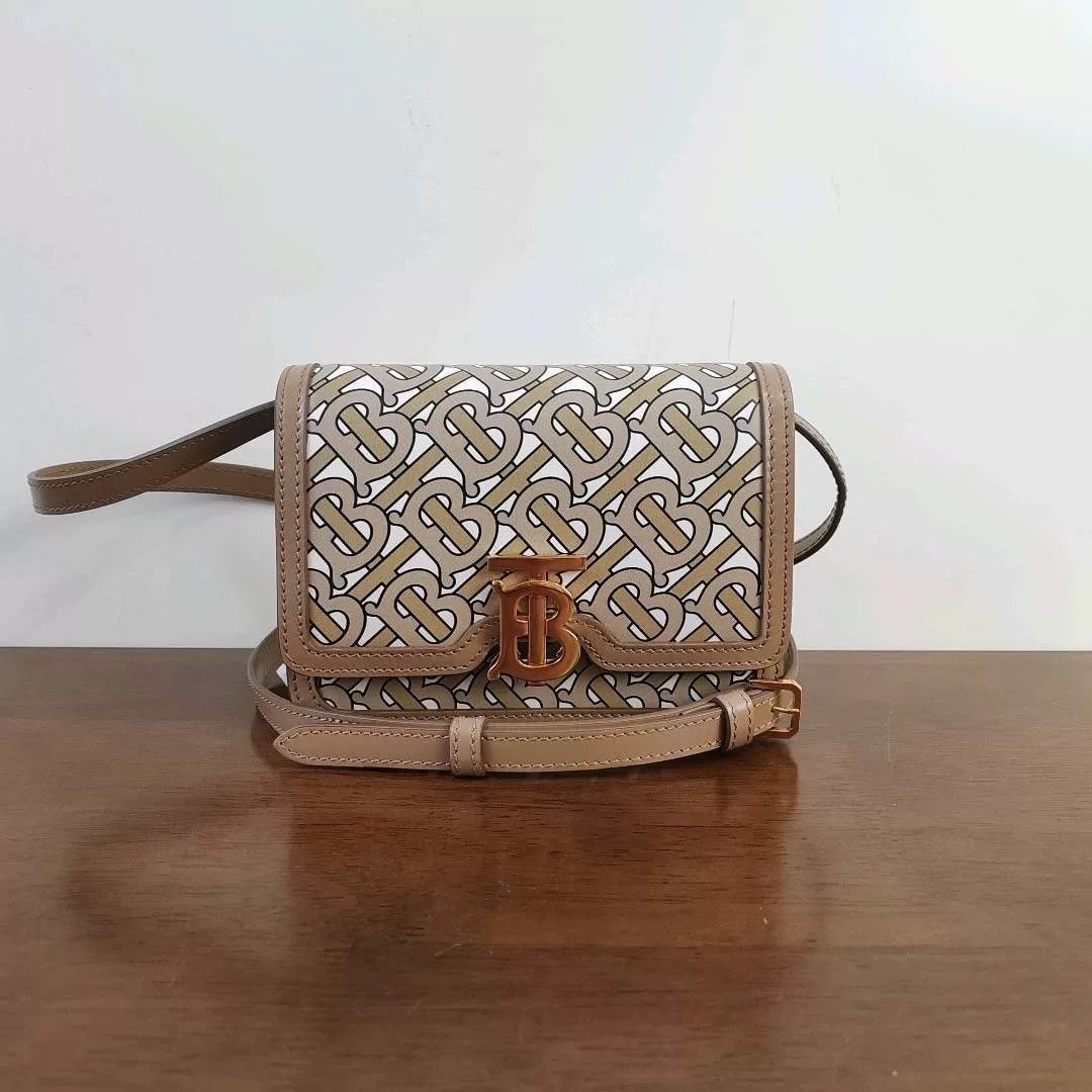 Burberry Pre-loved Bag Very good condition Size ONE SIZE - 1 Thumbnail