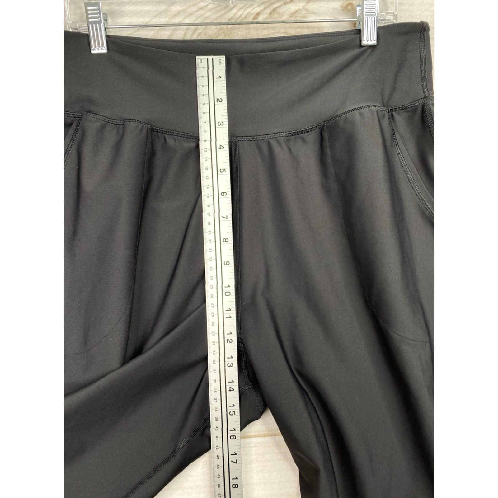 Old Navy Old Navy Active XL Hi Rise Powersoft Go-Dry Leggings Joggers Black Pockets Size 40" / US 18 - 4 Thumbnail