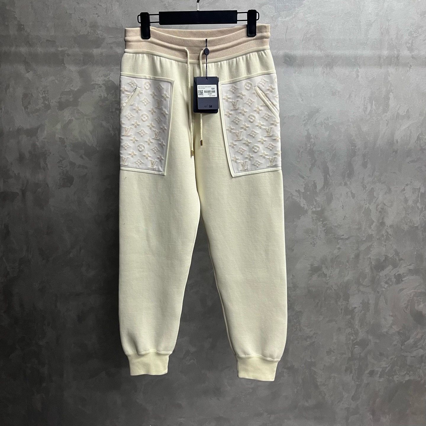 Louis Vuitton Louis Vuitton Wool Printed White Casual Pants 30 Men Size US 30 / EU 46 - 1 Thumbnail
