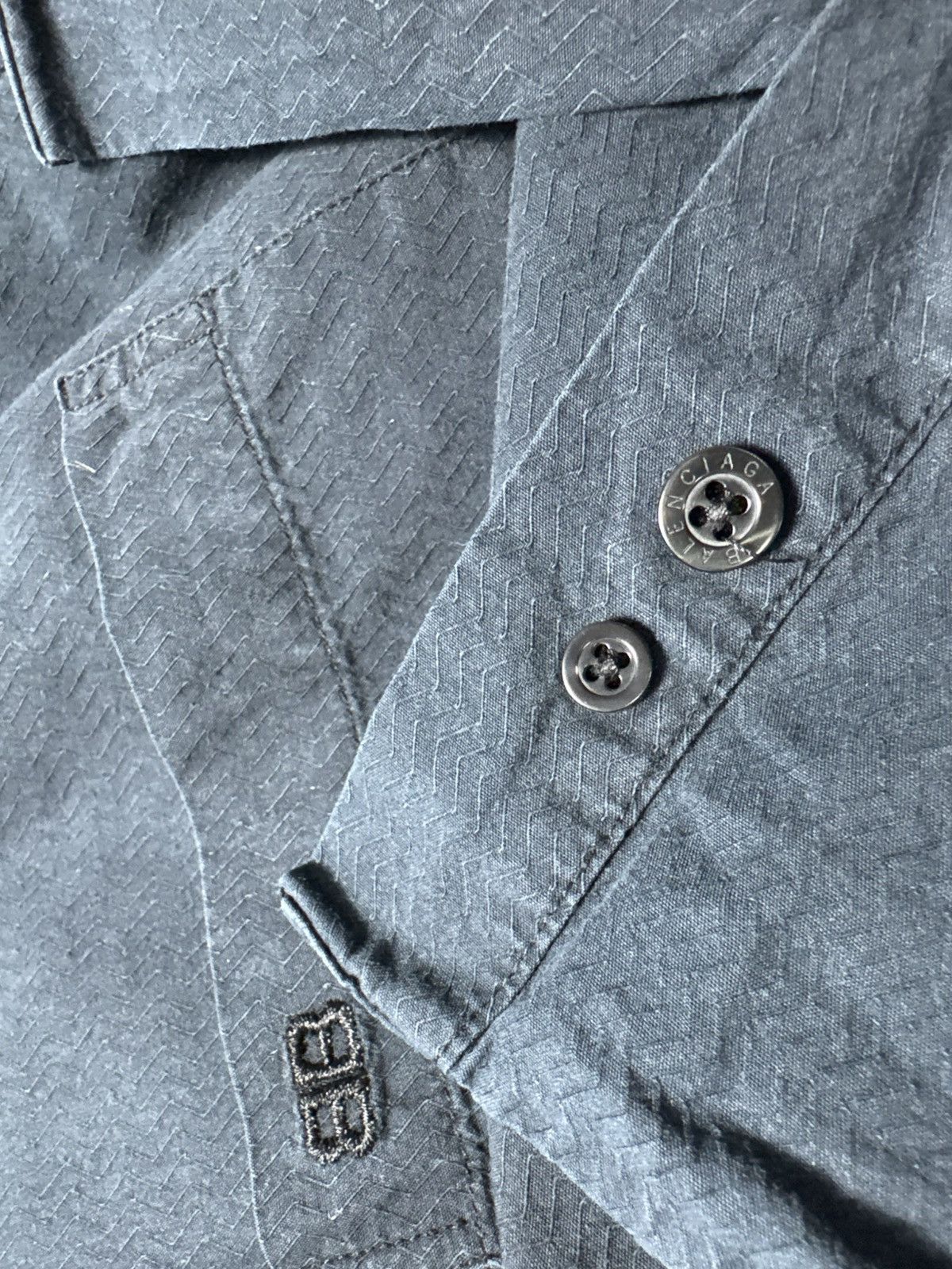 Balenciaga Balenciaga Luxury Button Up Shirt Size 42 Vintage Size US XS / EU 42 / 0 - 10 Thumbnail