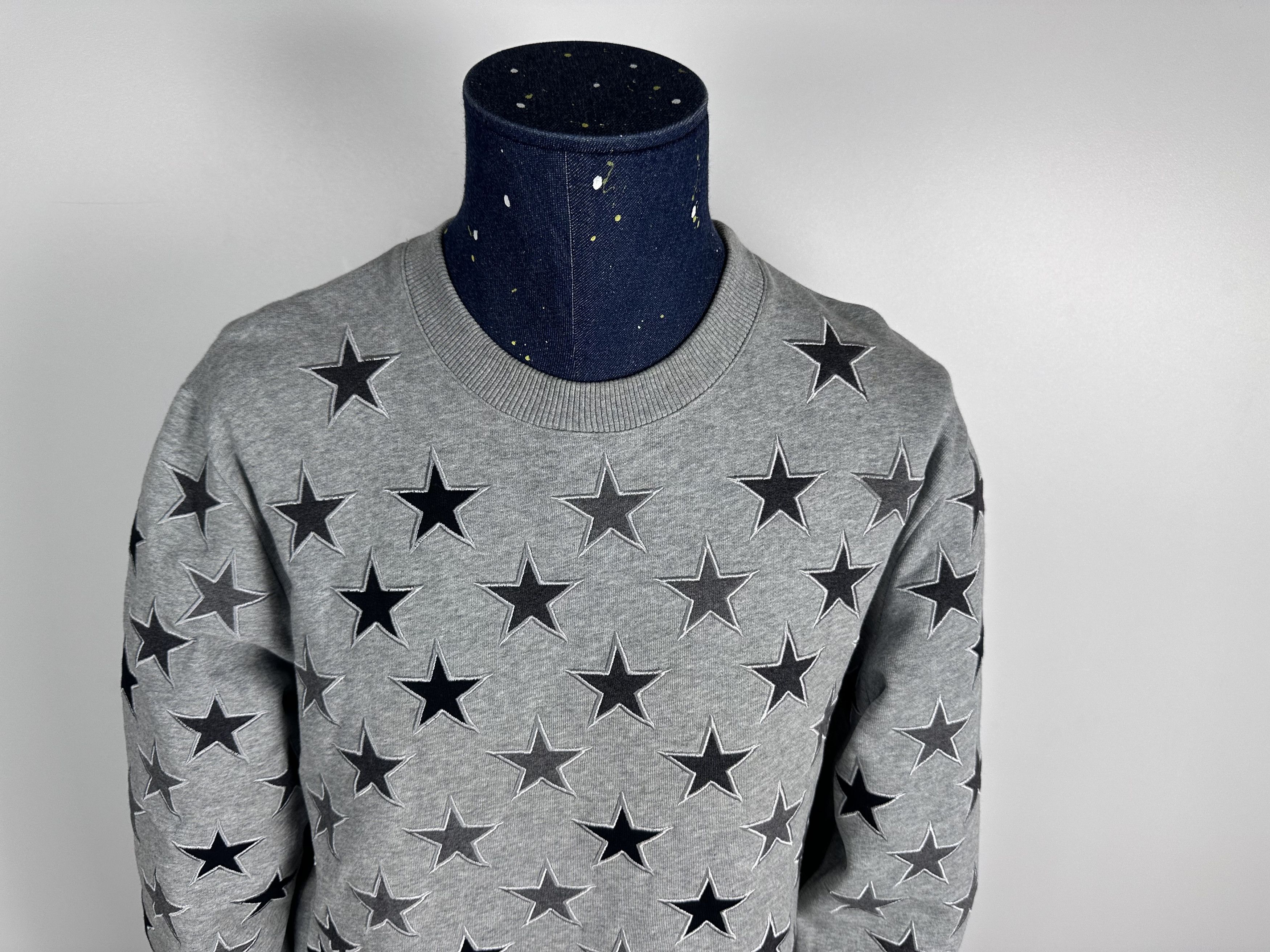 Givenchy × Grailed GIVENCHY Star Embroidered Sweatshirt Gray Mens Size L Size US L / EU 52-54 / 3 - 3 Thumbnail