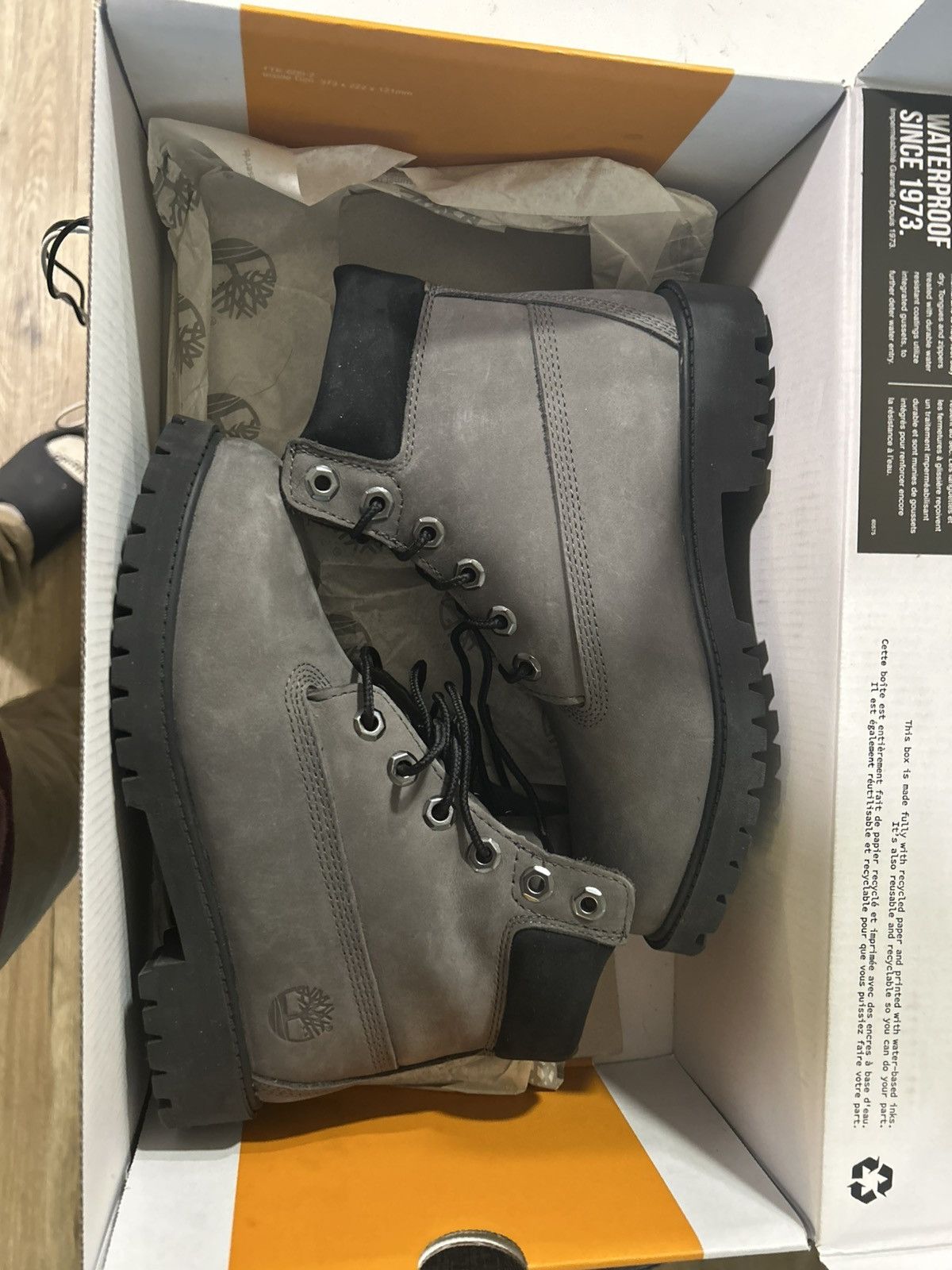 Timberland Timberland 6" Premium "Medium Grey Nubuck" Size US 4 / IT 34 - 2 Thumbnail