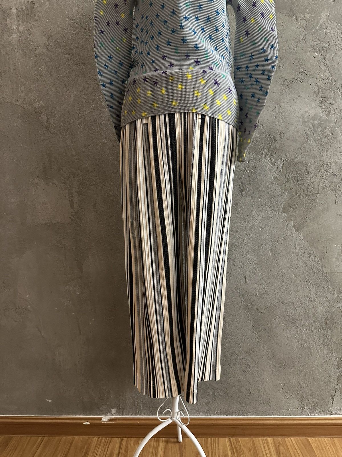 Homme Plisse Issey Miyake Pleats Please Issey Miyake Vertical Stripe Pant Size US 34 / EU 50 - 8 Thumbnail