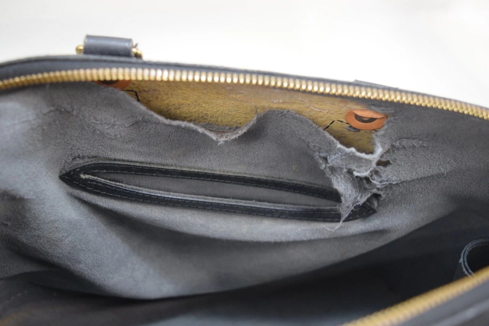 Louis Vuitton Louis Vuitton Alma Epi Leather Black Handbag M52142 Size ONE SIZE - 20 Thumbnail