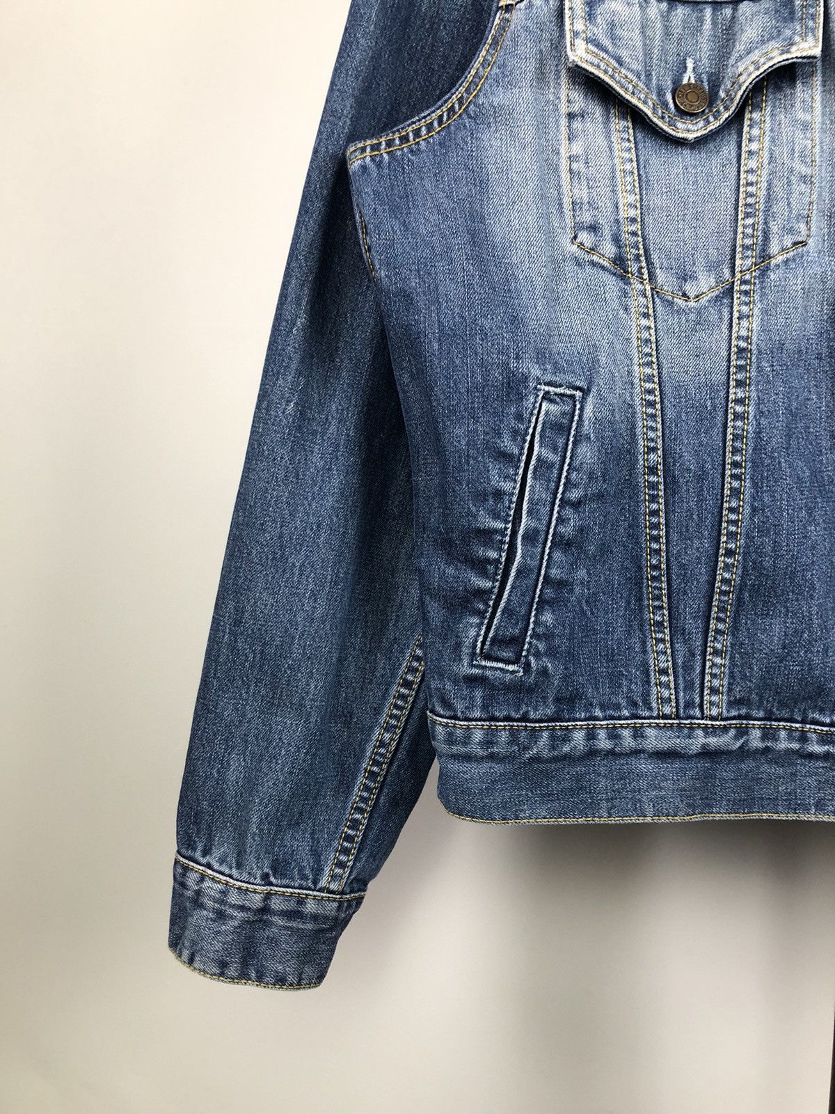 Jean × Levi's × Levi's Vintage Clothing Vintage 90's Distressed Levi's Trucker Denim Jacket Rare Size US L / EU 52-54 / 3 - 4 Thumbnail