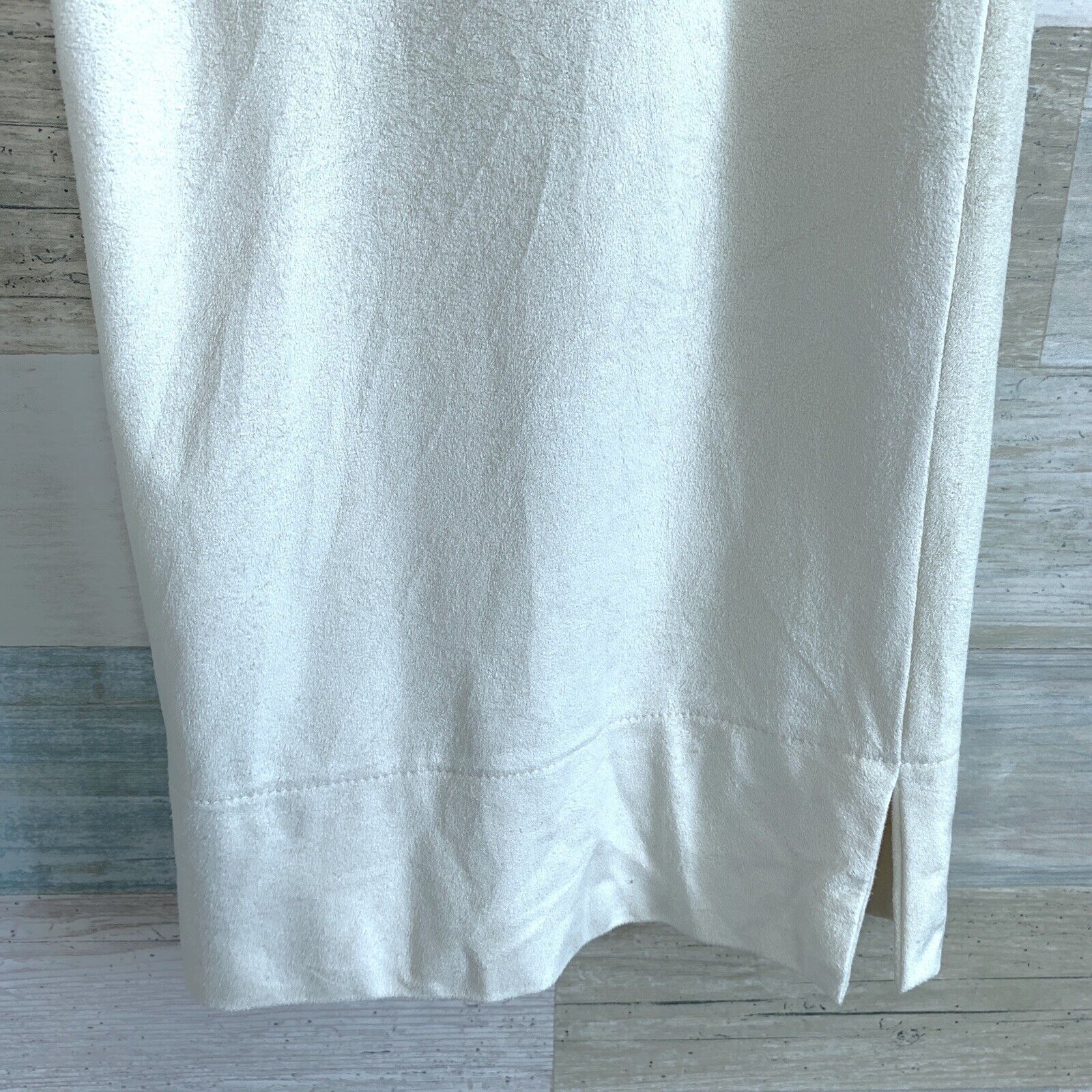 White House Black Market White House Black Market Faux Suede Wide Crop Pants Ivory 6 Size 28" / US 6 / IT 42 - 4 Thumbnail