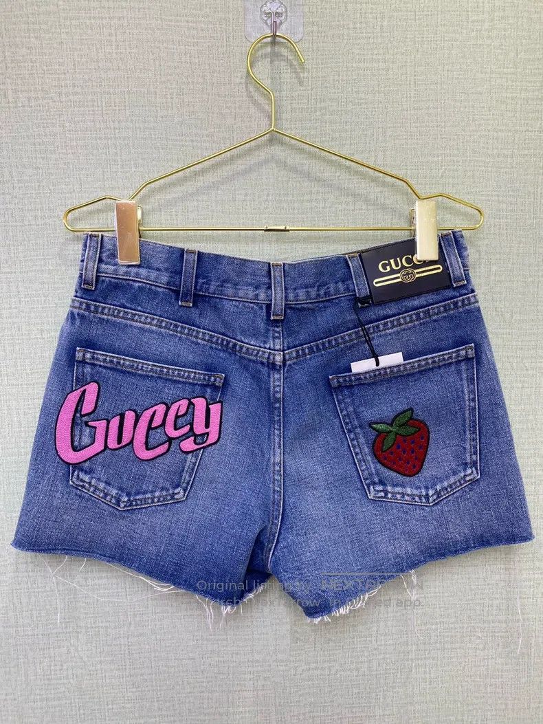 Gucci Gucci Denim strawberry embroidered shorts Size 27" / US 4 / IT 40 - 2 Thumbnail